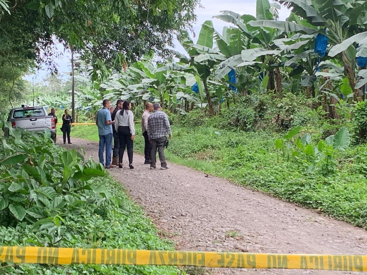 Agentes del OIJ custodian la escena del crimen donde fue localizado el cuerpo de Rodríguez, de 27 años.