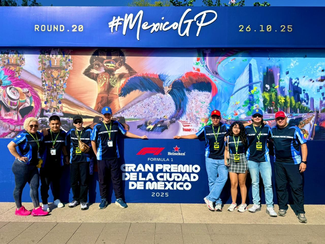 Participantes de STEM Racing Costa Rica en el Gran Premio de la Ciudad de México