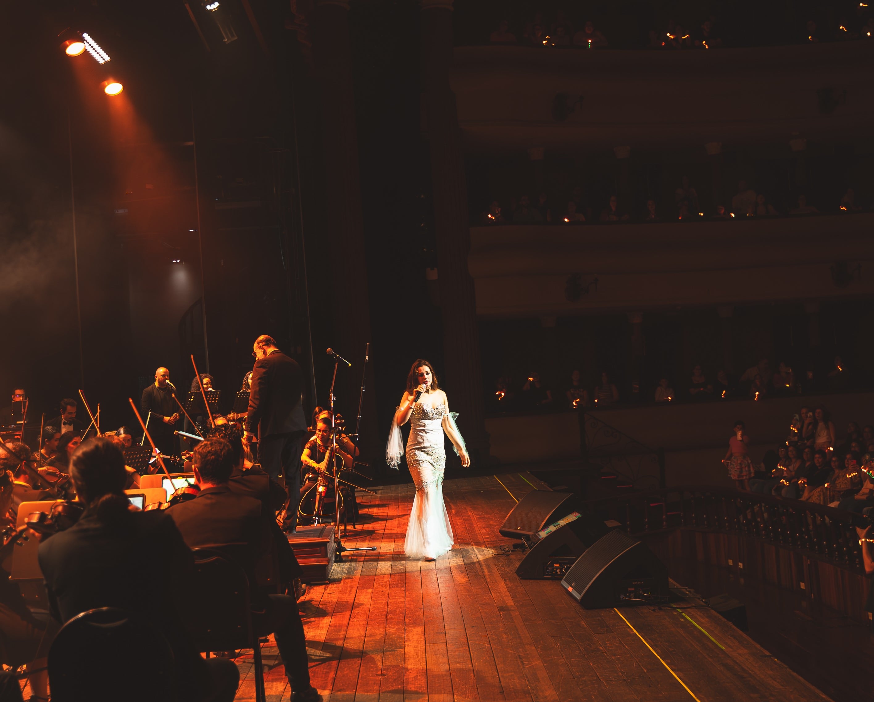 Mila Navarro era quien cantaba mientras ocurría la propuesta matrimonial.