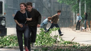 Millonarios pagaron hasta 100.000 euros por disparar a civiles durante sitio de Sarajevo, revela Italia