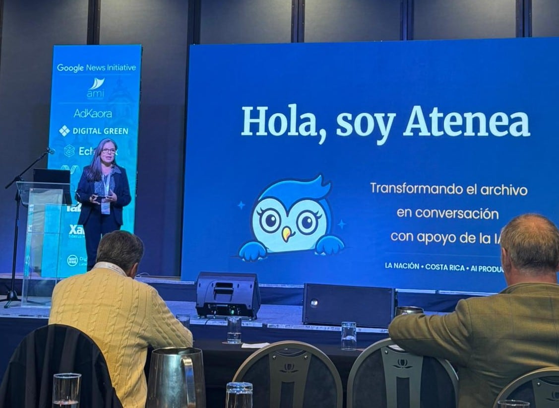 La Nación presentó Atenea, el nuevo asistente editorial de inteligencia artificial para suscriptores, durante el congreso de WAN-IFRA Latinoamérica en Bogotá, Colombia.