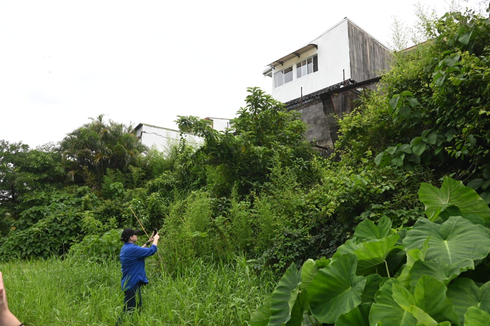 Vecinos informaron que este sábado funcionarios de La Municipalidad acudieron al sitio para efectuar una inspección.