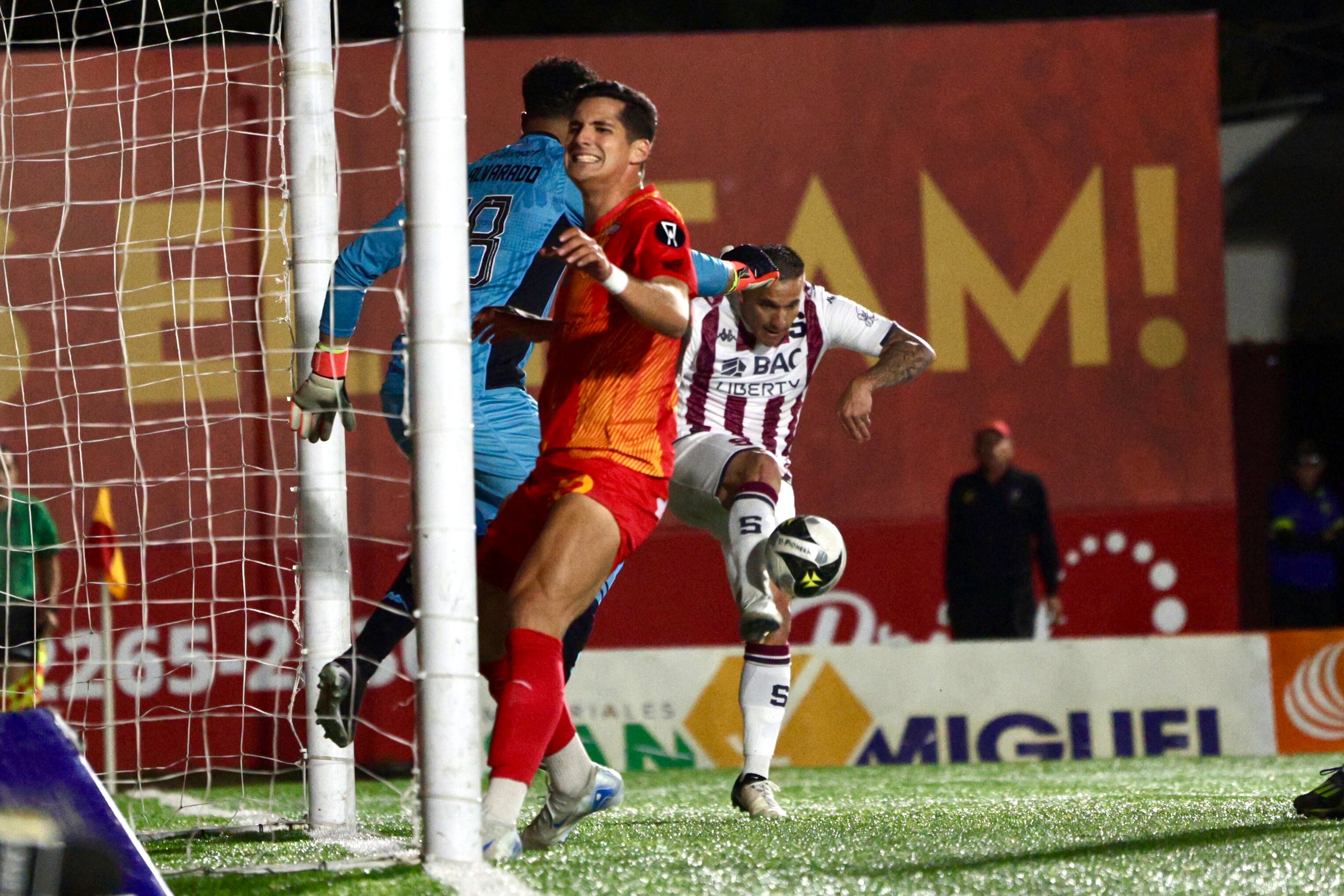 15/12/2024, Heredia, Barva, Estadio Carlos Alvarado, partido de ida de la final de segunda fase, del torneo de apertura 2024, entre el Club Sport Herediano y el Deportivo Saprissa.