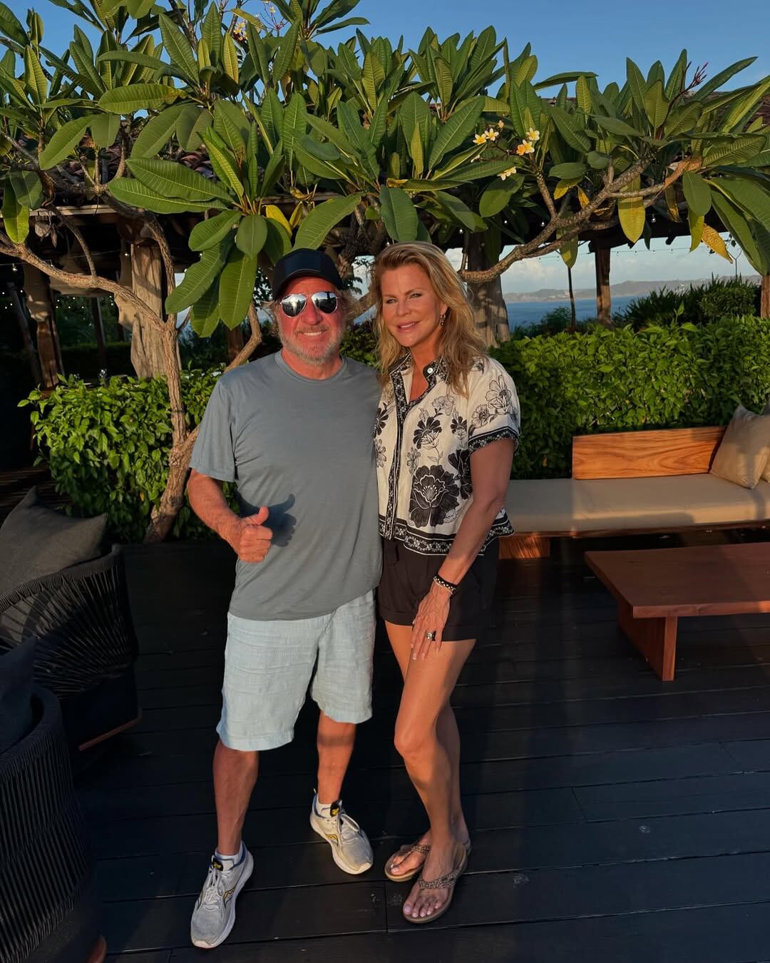 Sammy Hagar, exvocalista de Van Halen, en compañía de su esposa Kate.