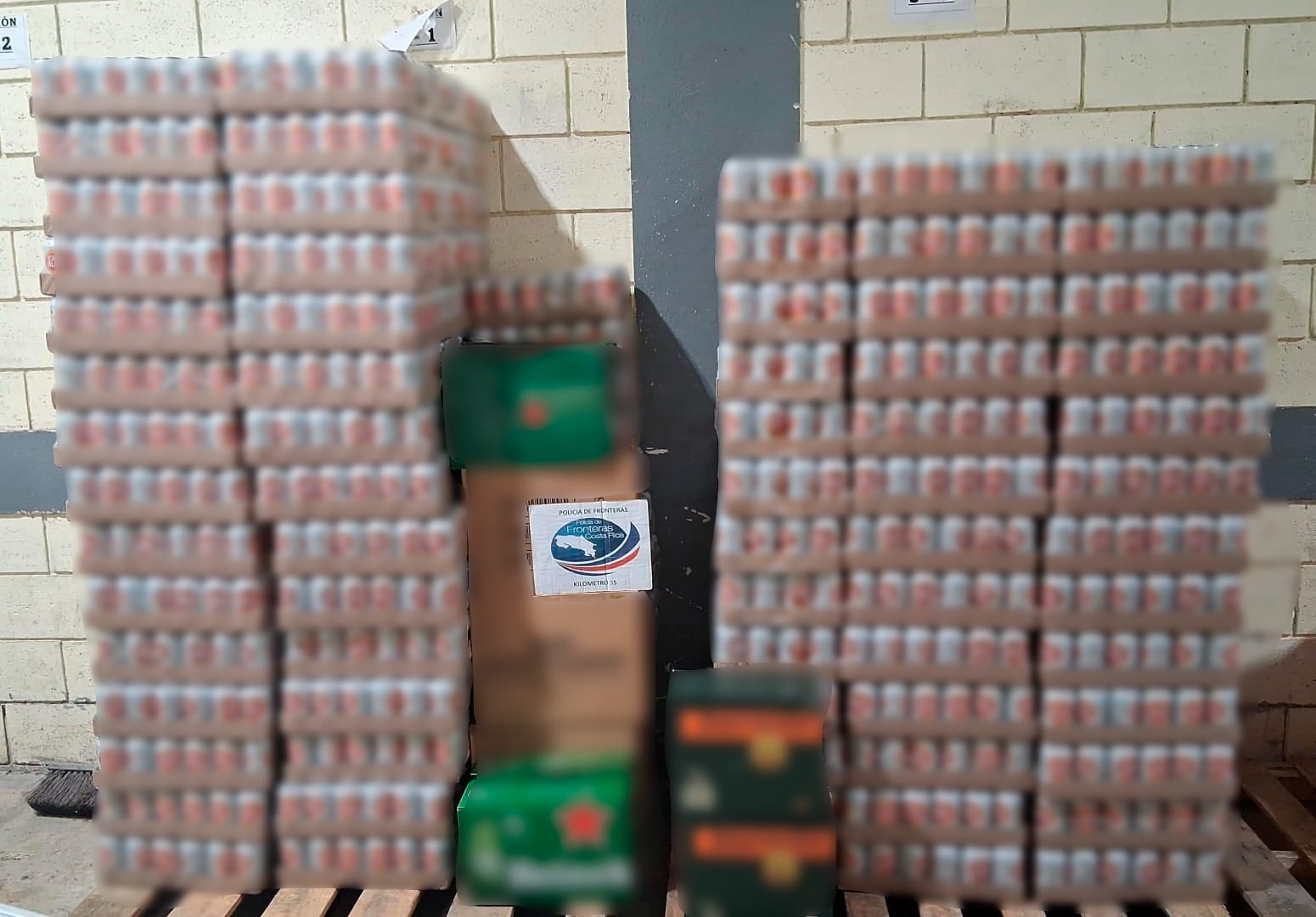 Policía de Fronteras decomisó más de 5.000 unidades de licor que eran transportadas sin facturas durante un control vehicular en Golfito.