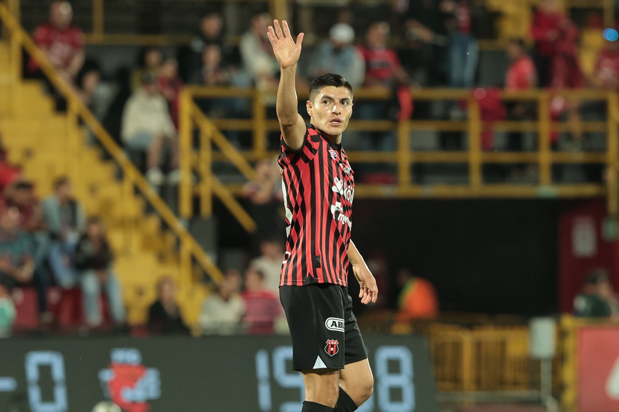 23/04/2026/ juego entre Liga Deportiva Alajuelense vs Puntarenas FC en el estadio Alejandro Morera Soto / foto John Durán