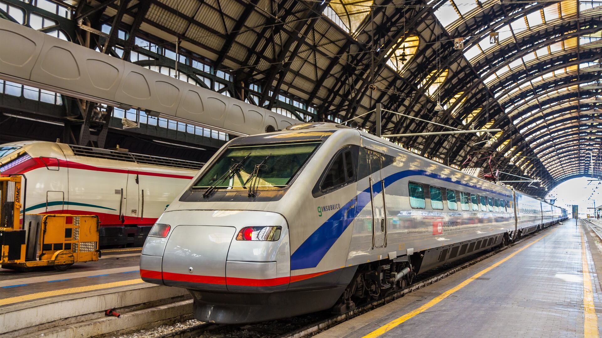 Un joven argelino viajó colgado de un tren en Austria y fue rescatado tras activar la tripulación el freno de emergencia.