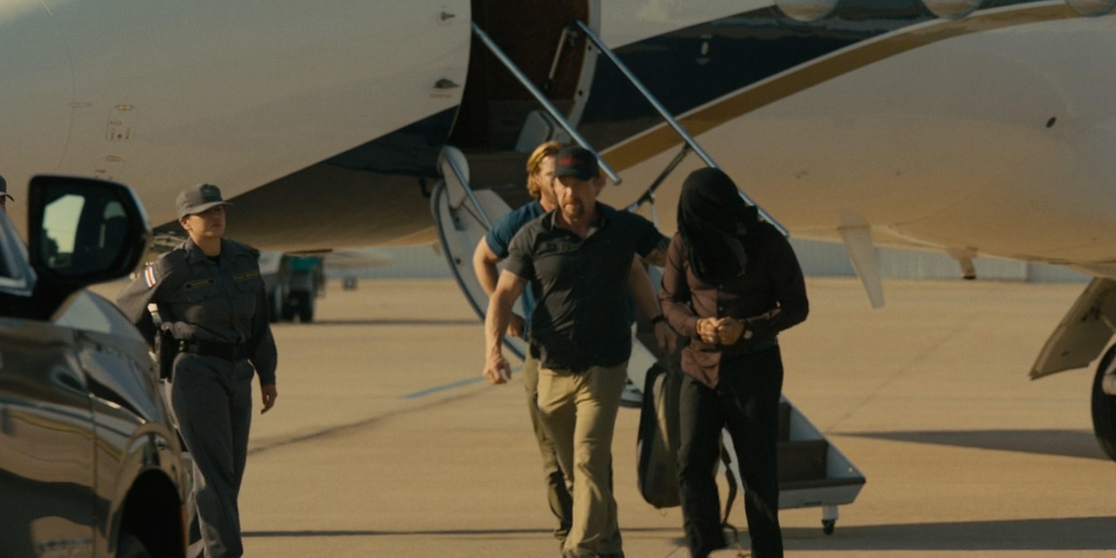 Escenas de la serie 'Lioness', de Paramount+, que se desarrollan en San José, Costa Rica.