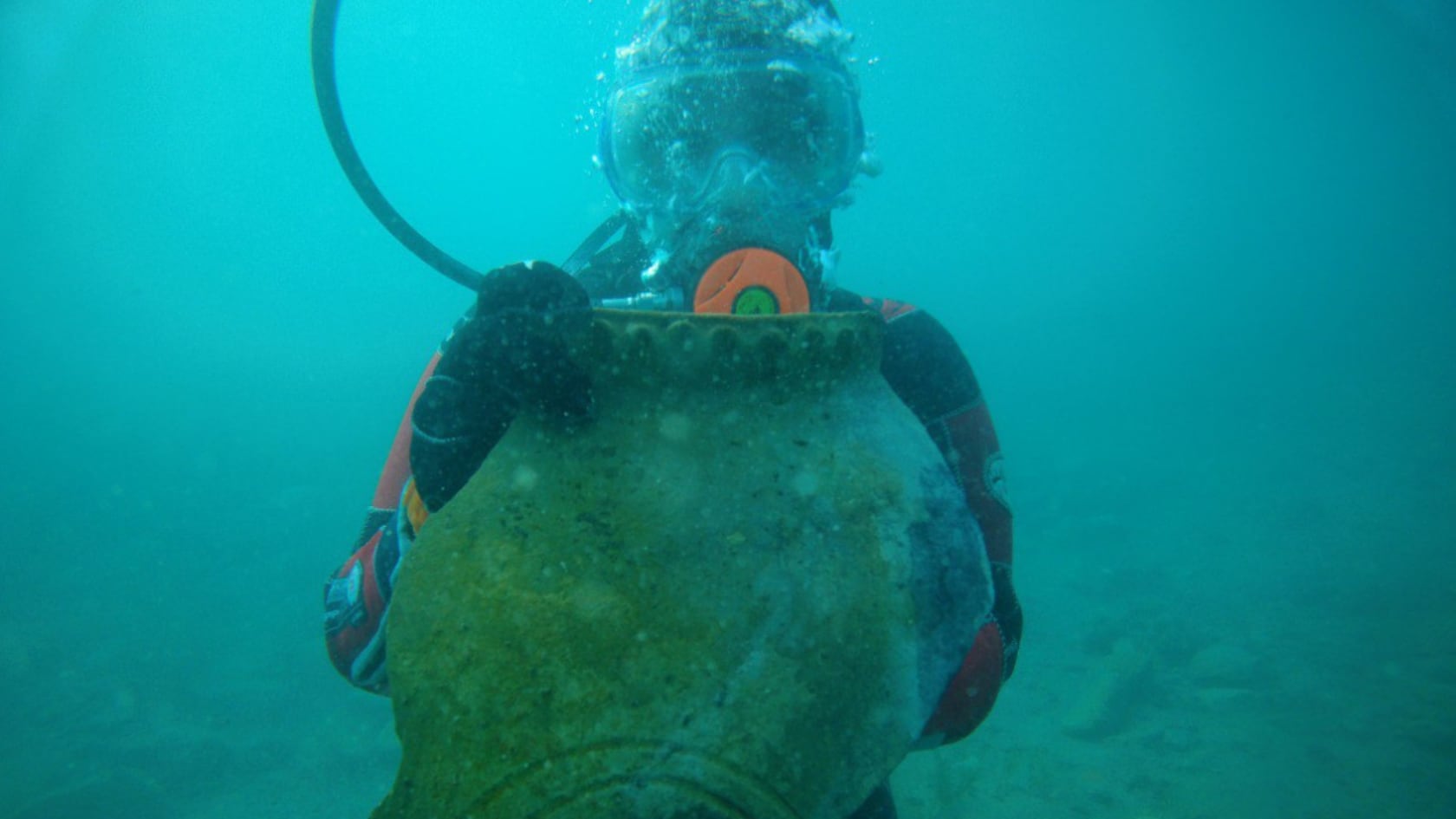 El descubrimiento bajo el lago Issyk-Kul aporta nuevas evidencias sobre una ciudad medieval vinculada a la Ruta de la Seda y transformada por un terremoto.