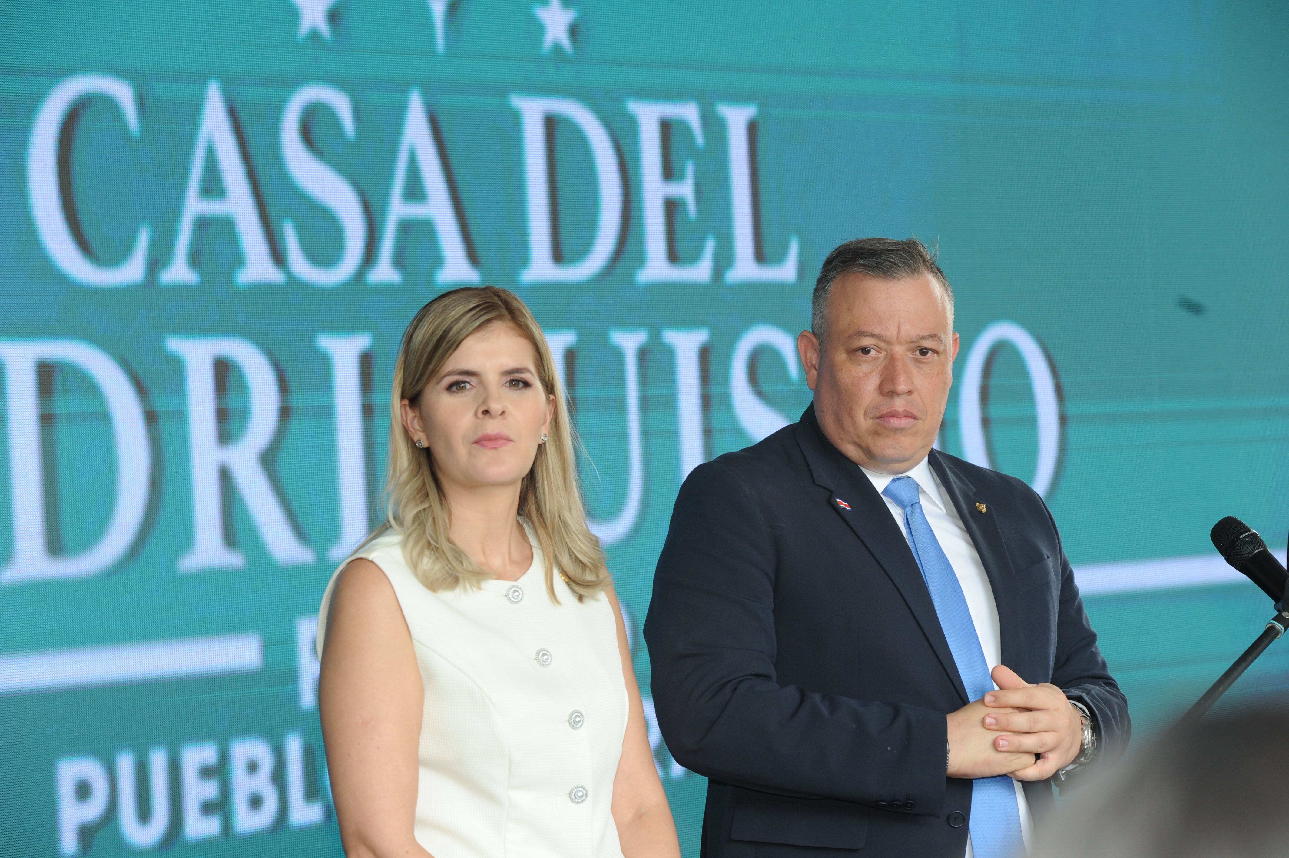 Partido Pueblo Soberano Sra Laura Fernández