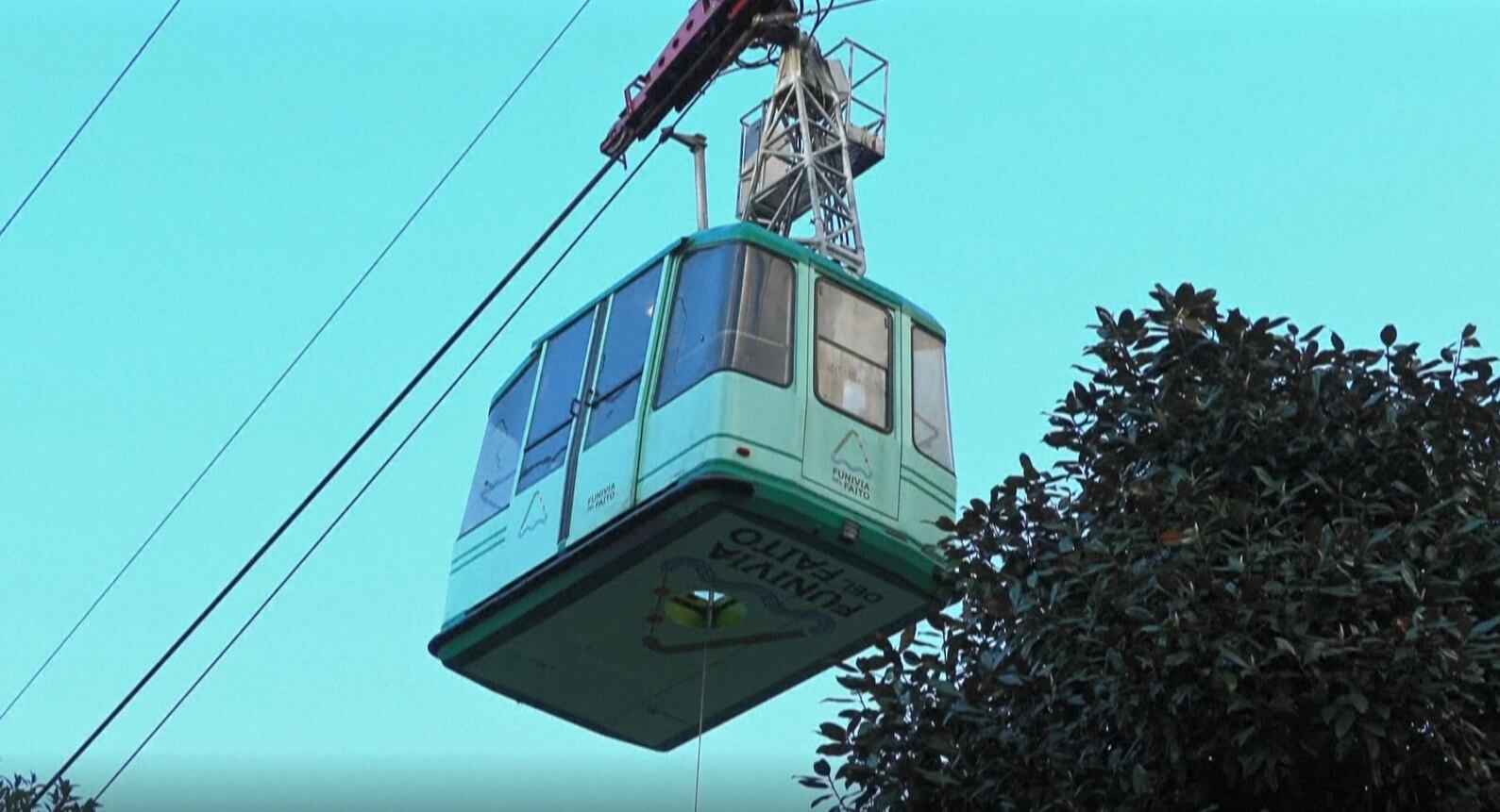 El teleférico conecta Castellammare di Stabia con el monte Faito, en un recorrido de casi tres kilómetros (km)