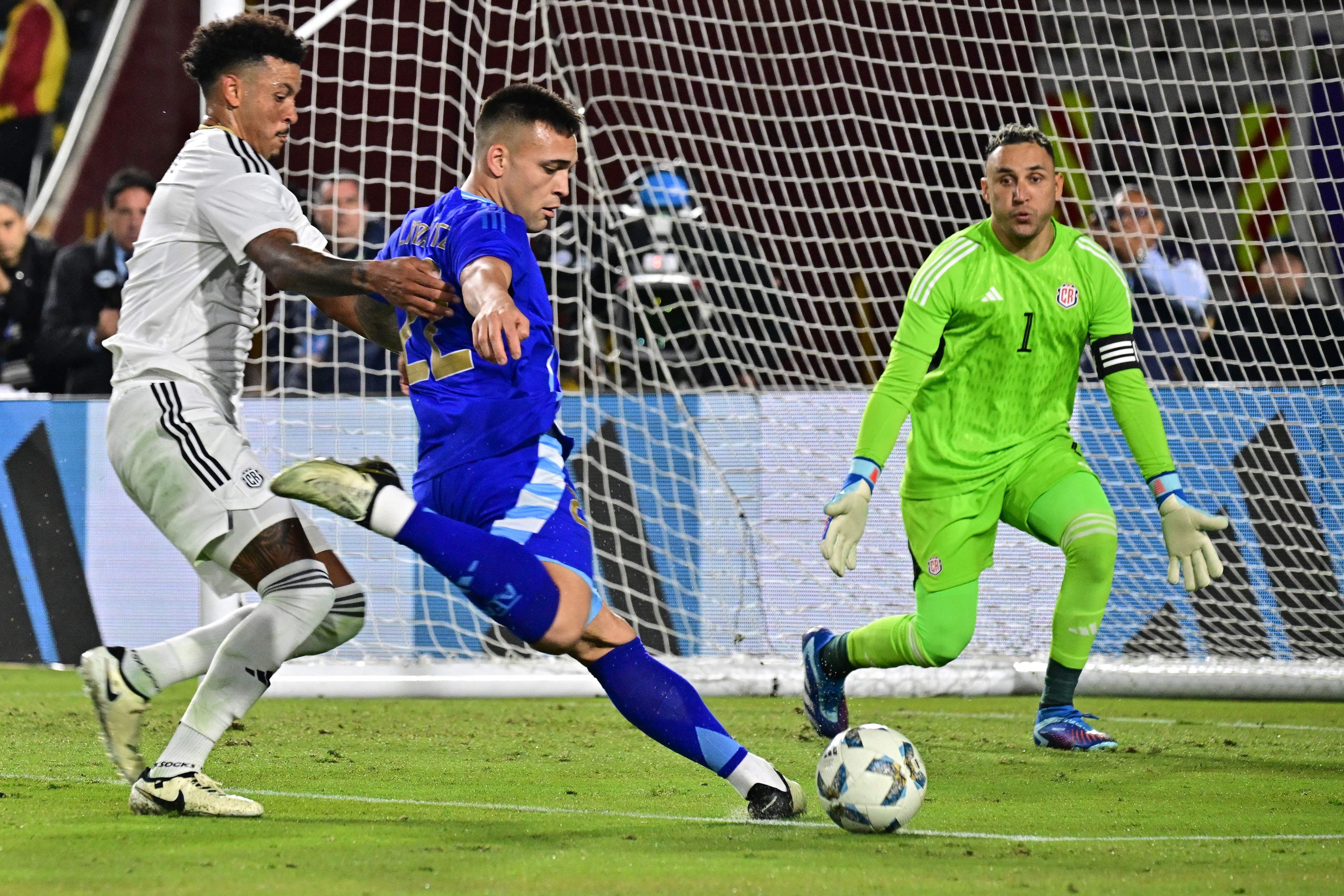Keylor Navas durante el partido amistoso con Argentina