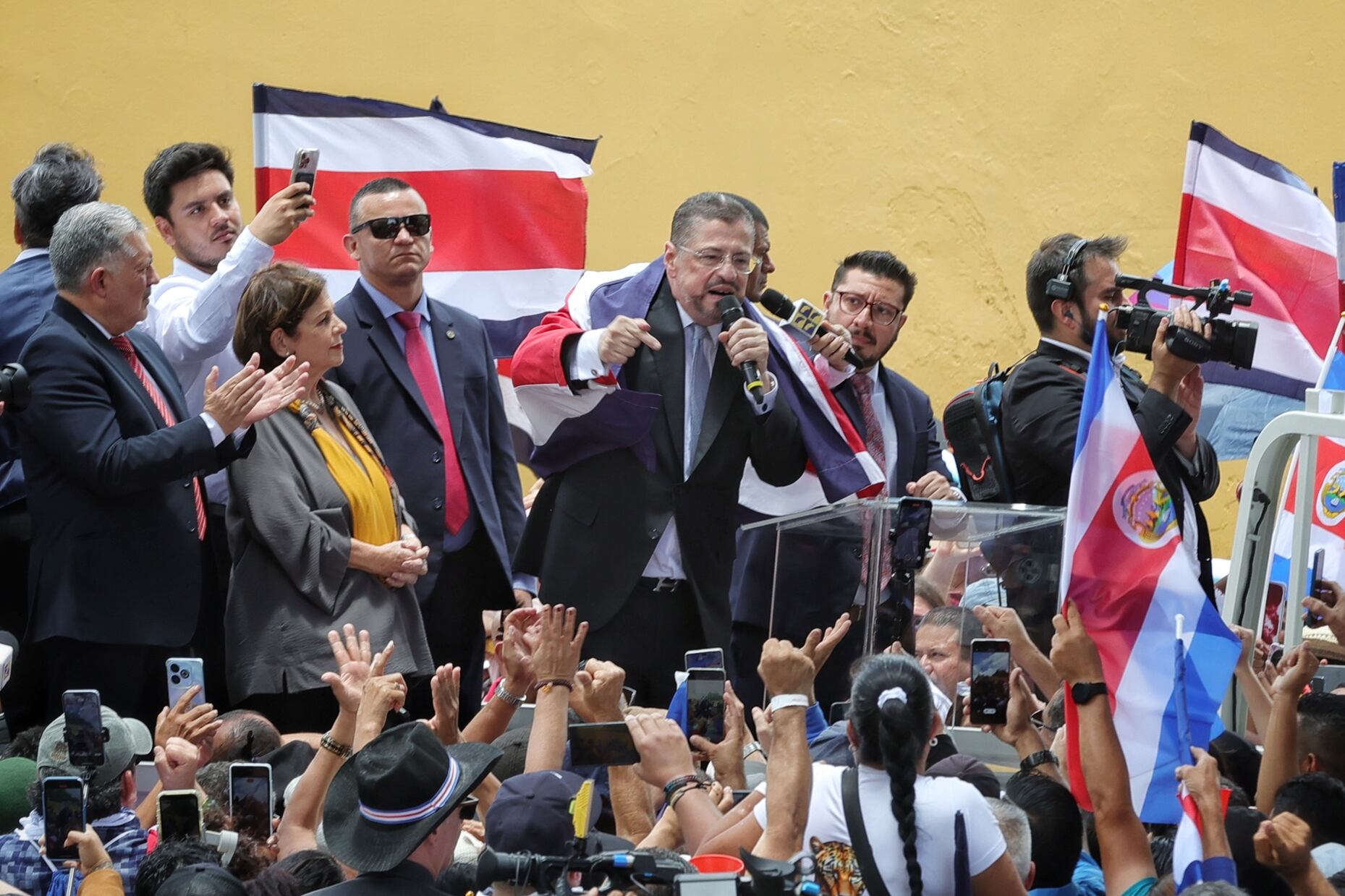 Rodrigo Chávez posterior a la comparecencia con diputados en la Asamblea Legislativa