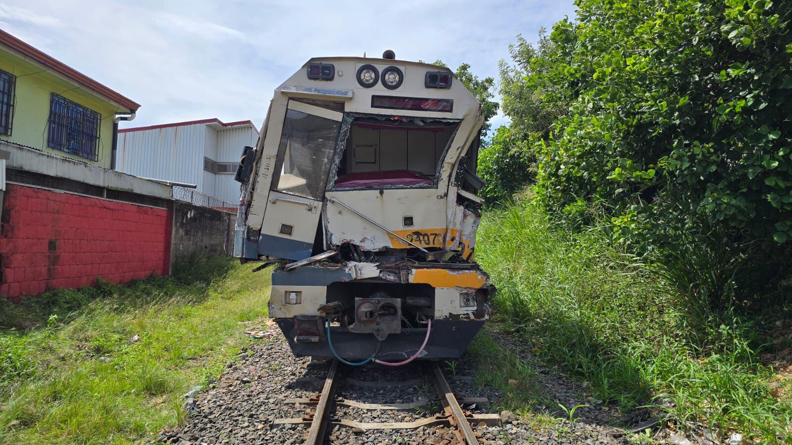 Un tren colisionó esta mañana contra un tráiler, en Bajo Piuses de Cinco de Tibás.
