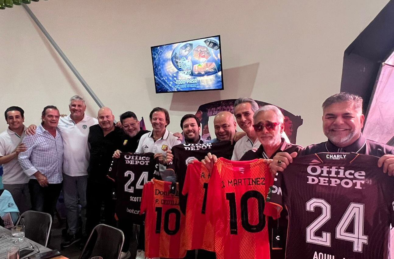 Las directivas de Pachuca y Herediano compartieron antes del partido en el Estadio Hidalgo. Este miércoles se juega el duelo de vuelta de este pulso de cuartos de final de la Copa de Campeones de Concacaf.