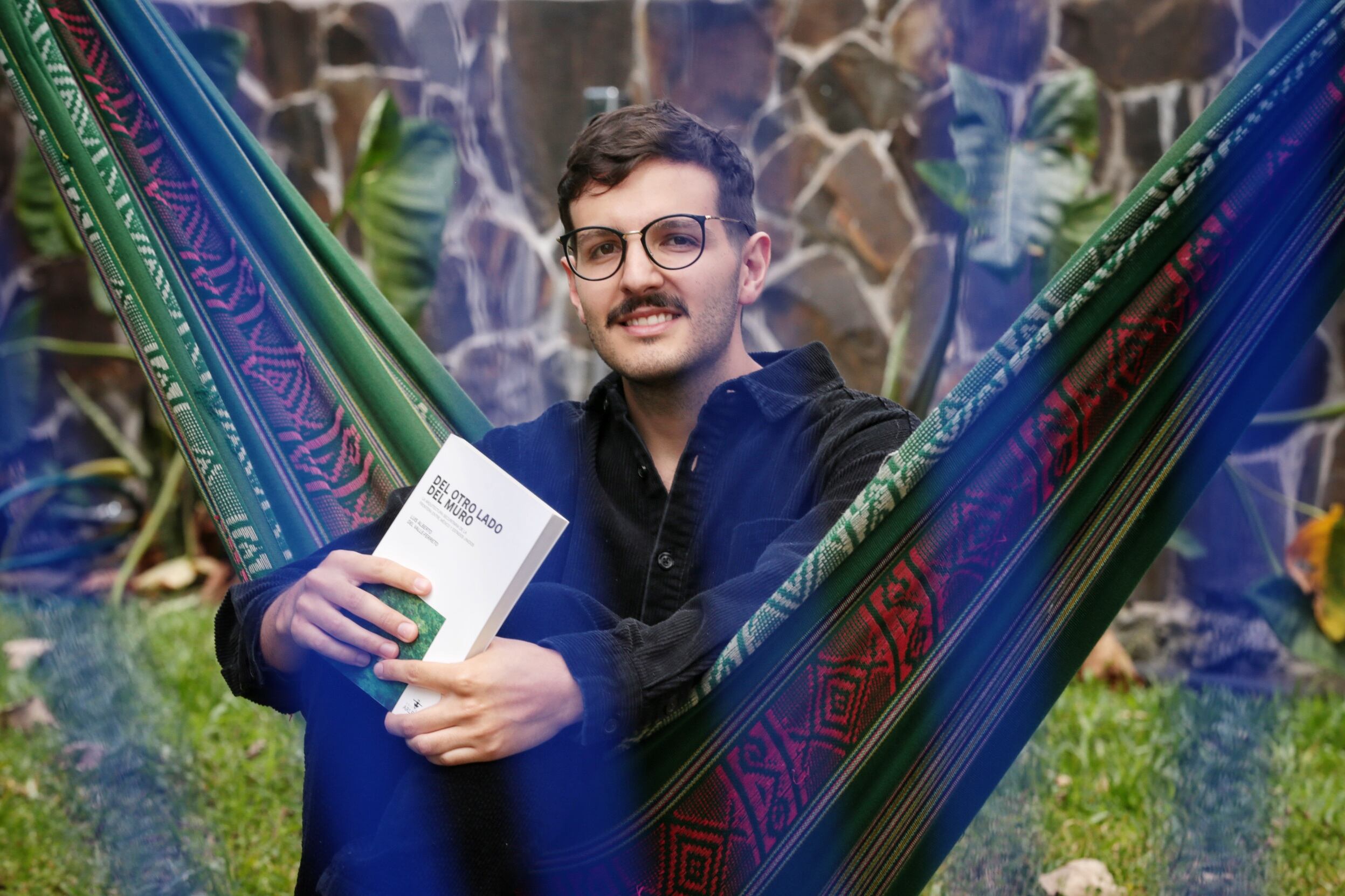 23/01/2024/ Retratos del escritor Luis Alberto del Valle Ferreto, autor del libro 'Del otro lado del muro, un ensayo sobre la frontera entre MX y USA / Foto John Durán