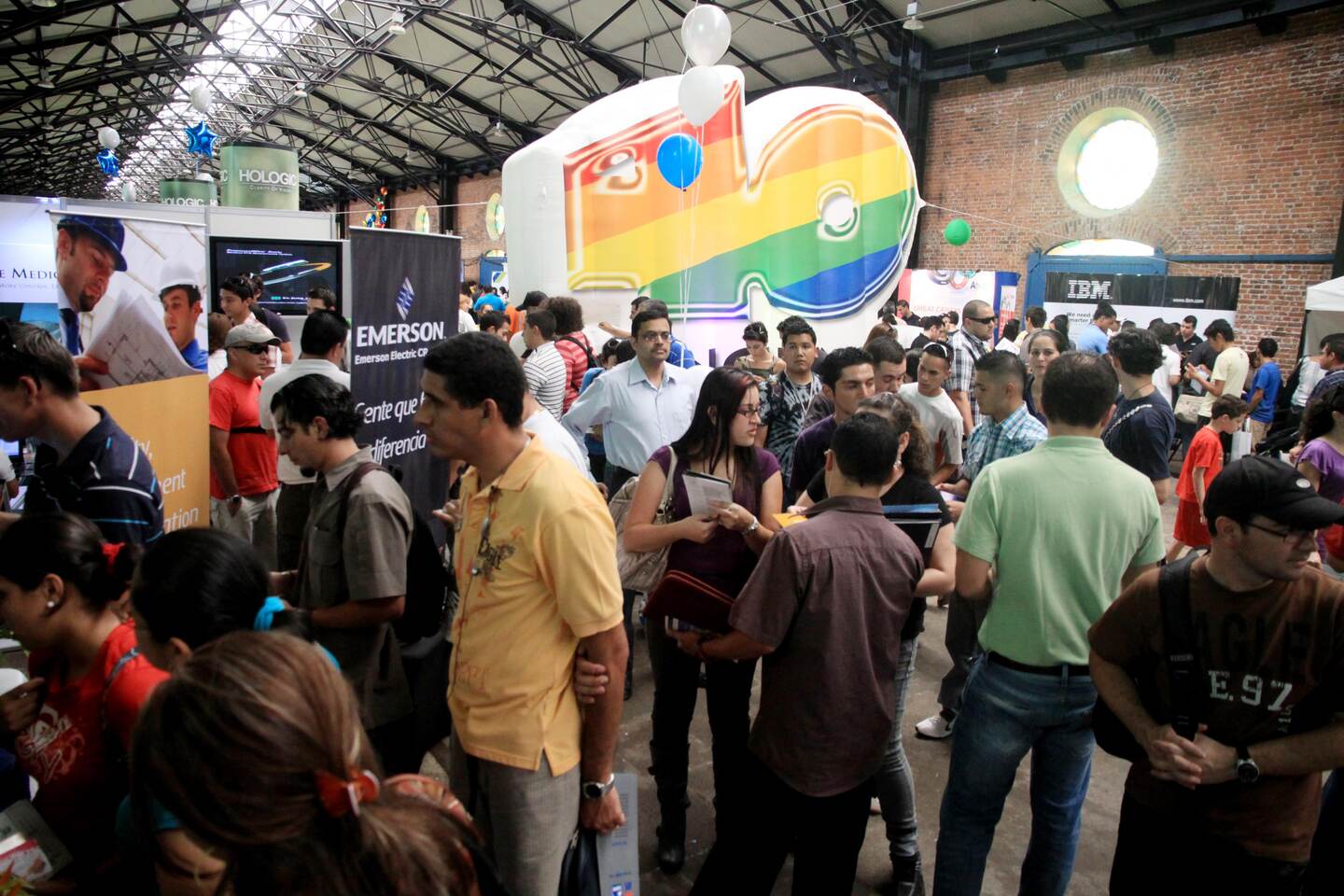 Feria de empleo de Cinde. En el país cerca de 99.000 jóvenes buscan trabajo.