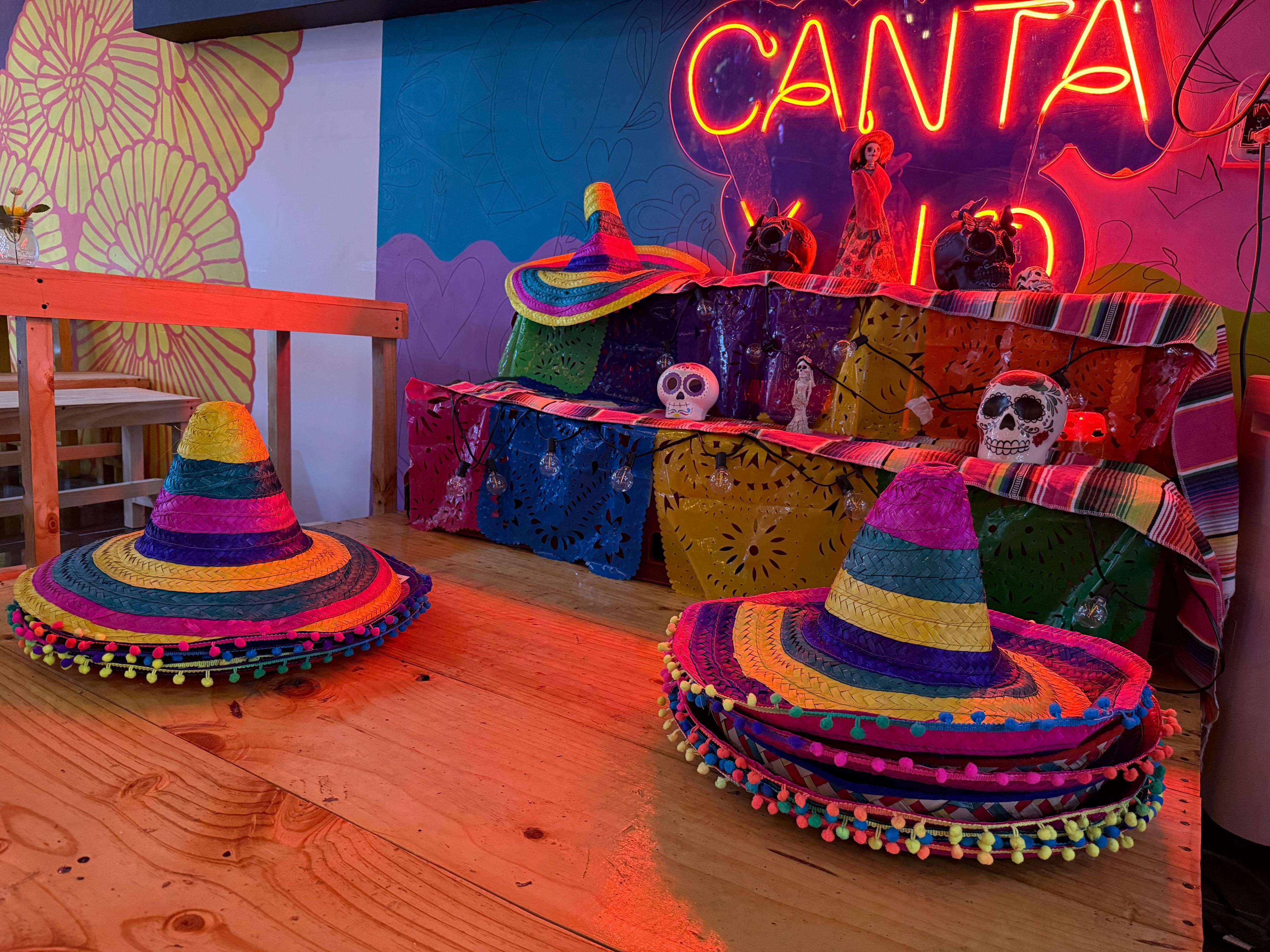 Paquita la del Barrio y Thalía inspiraron la casa del despecho en Costa Rica.