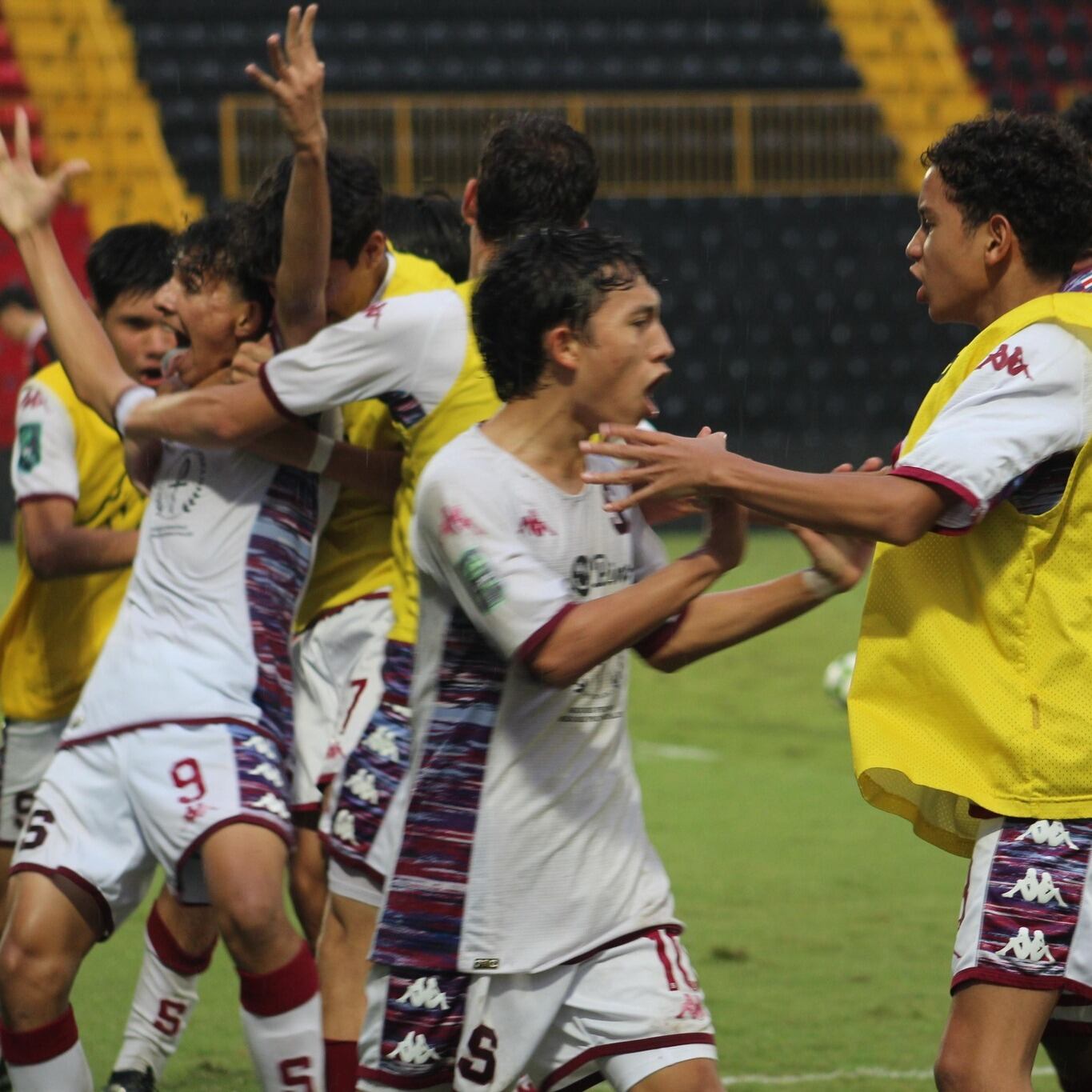 Saprissa logró el cetro U-15 con un triunfo en el Centro Deportivo Beto Fernández, en Guayabos de Curridabat y un empate en el Estadio Alejandro Morera Soto.
