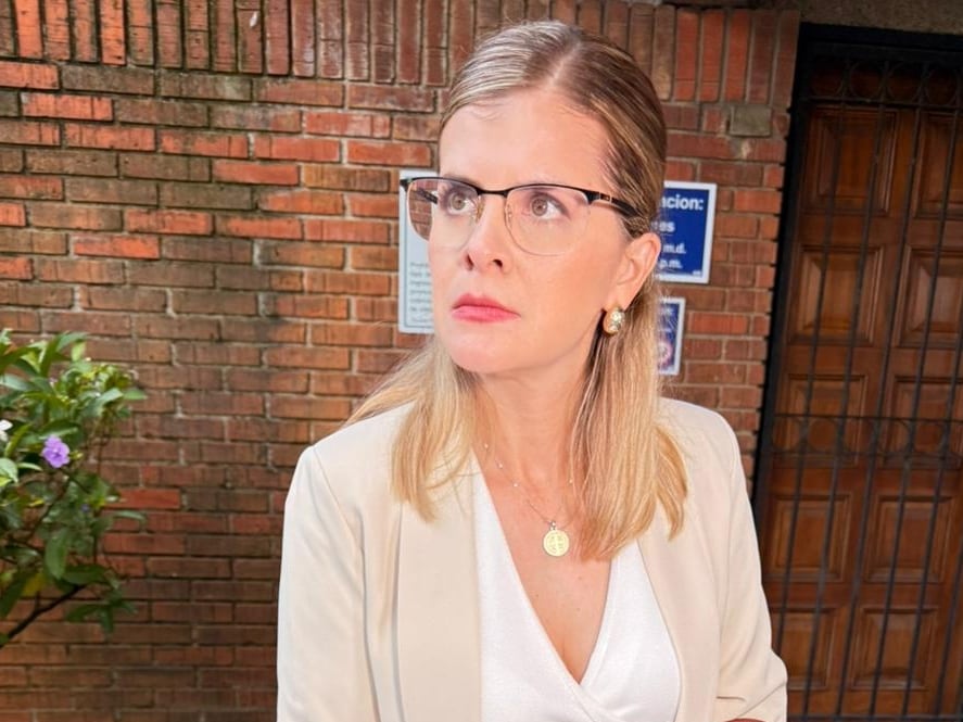 Laura Fernández, candidata presidencial del Partido Pueblo Soberano (PPSO), denunció ante la Fiscalía de Pavas un supuesto espionaje, tras ubicar un micrófono escondido en un tomacorrientes.