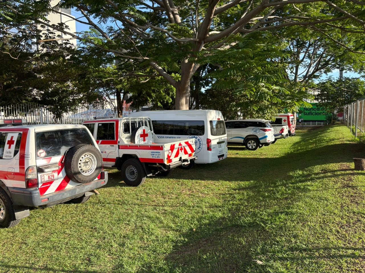 Campamento para la atención de emergencias a un costado del Estadio Nacional.