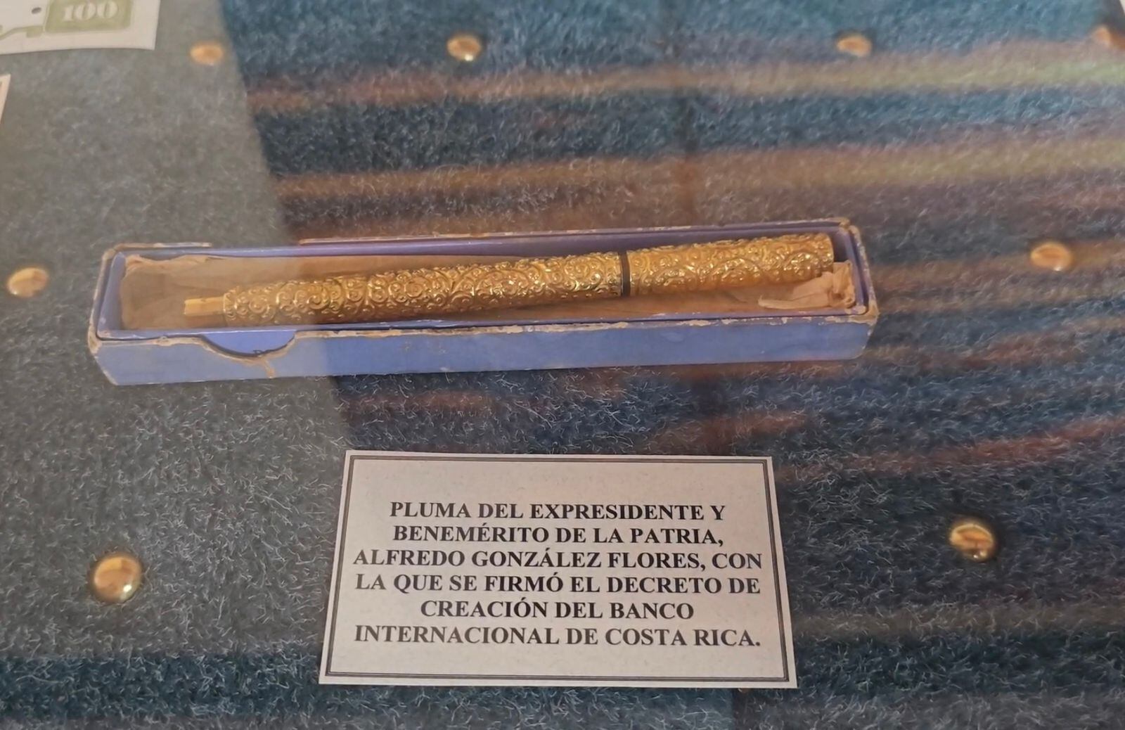 Foto de la pluma con la que el expresidente de Costa Rica Alfredo González Flores firmó el decreto fundacional del Banco Nacional