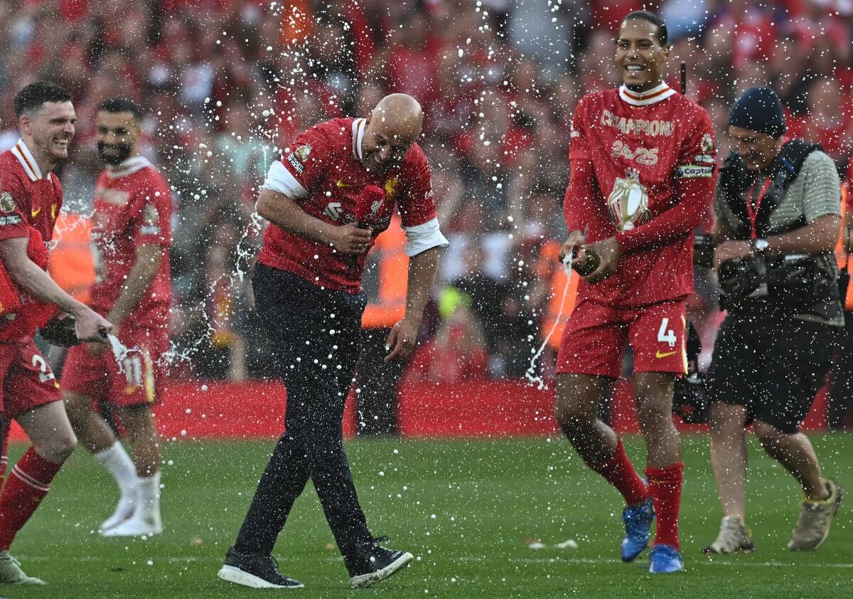 El Liverpool vivió una algarabía total al conquistar el título en la Premier League.
