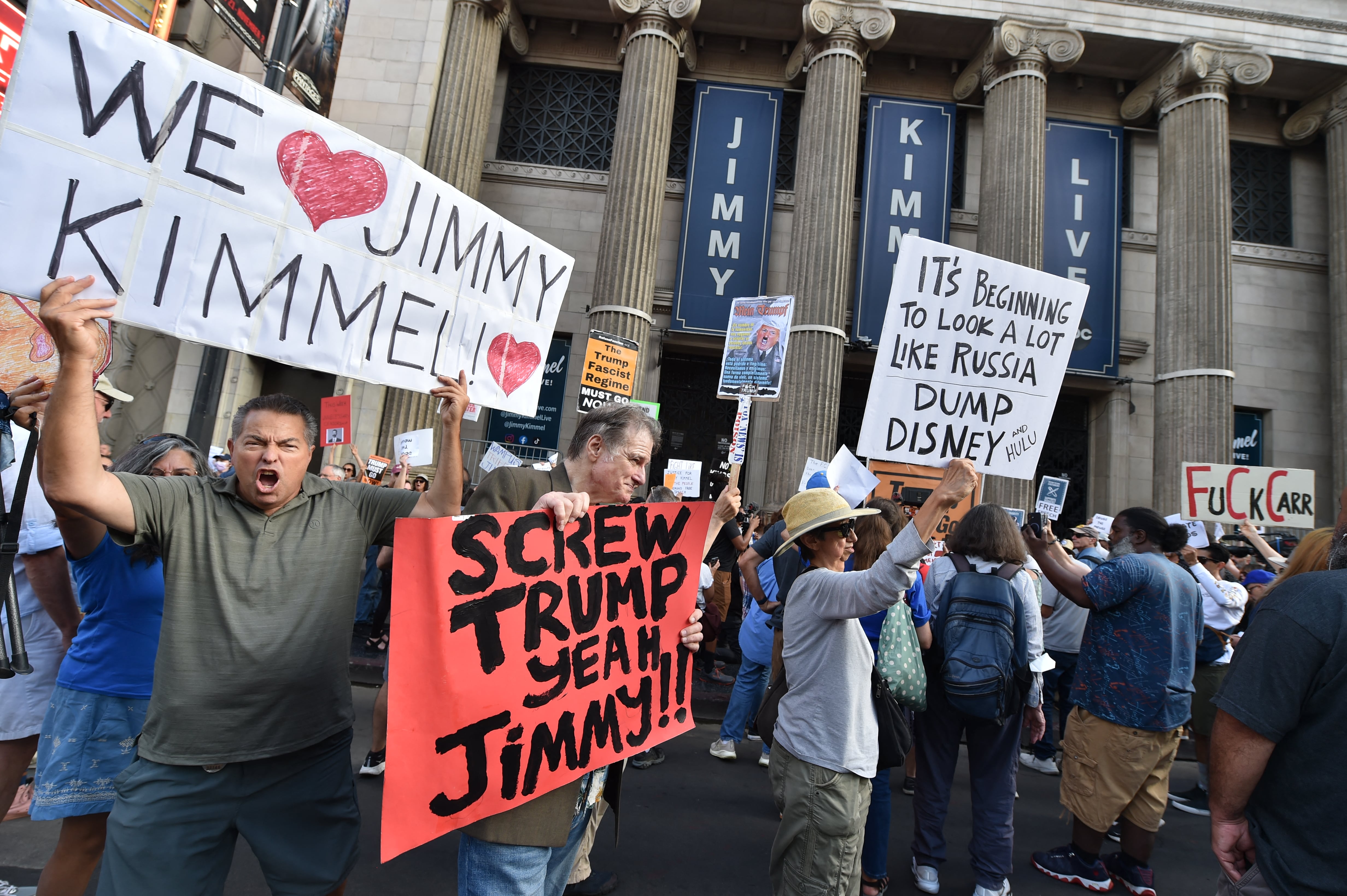La cadena ABC suspendió el programa “Jimmy Kimmel Live!” tras comentarios del presentador sobre el asesinato del activista conservador Charlie Kirk.