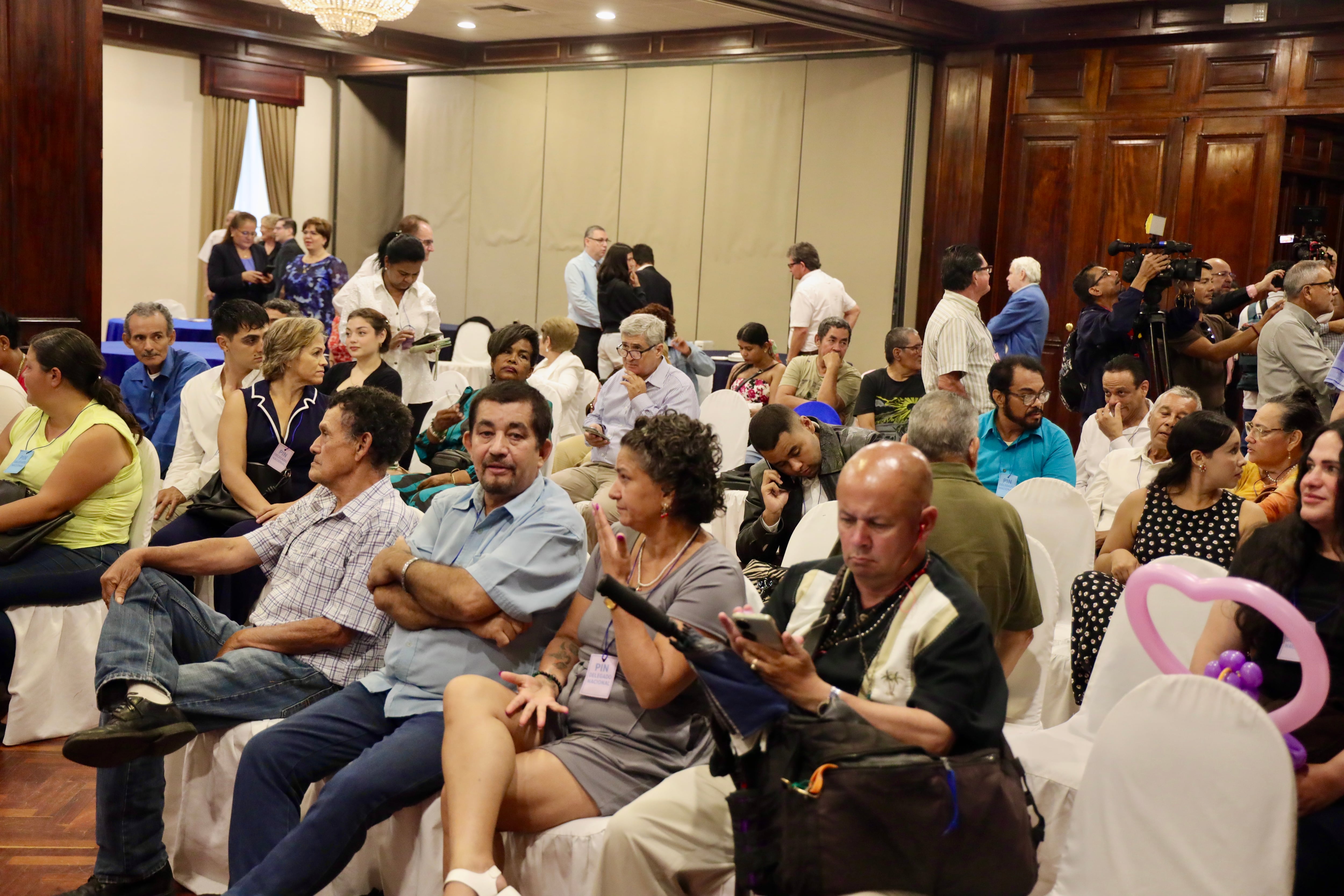 Candidato del PIN Luis Amador