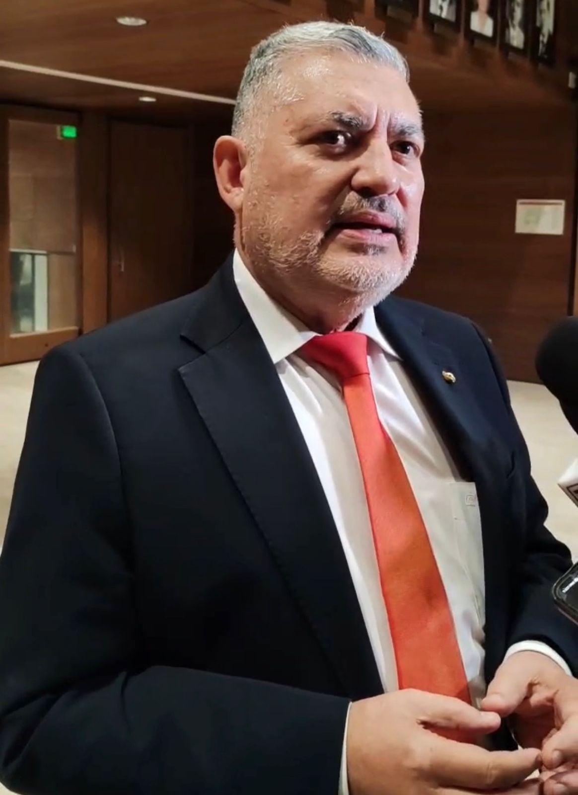 El diputado electo por el Partido Pueblo Soberano (PPSO), José Miguel Villalobos reconoció ser amigo del extraditable Carlos Solórzano Campos, alias Chanchita, pero asegura que no eran socios.