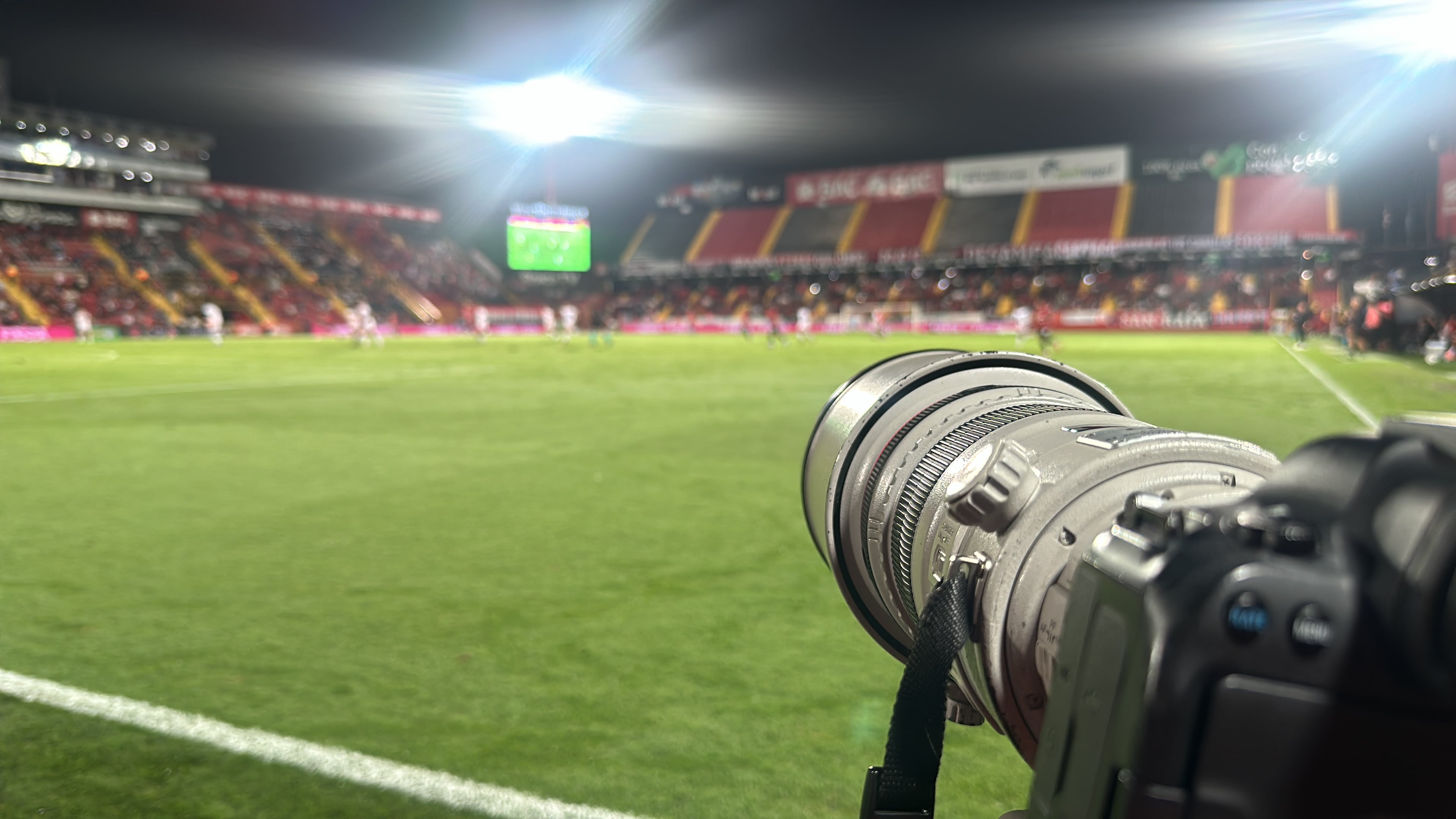 23/04/2026/ juego entre Liga Deportiva Alajuelense vs Puntarenas FC en el estadio Alejandro Morera Soto / foto John Durán
