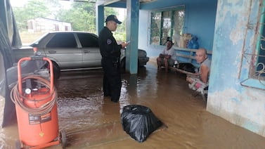 Inundaciones, derrumbe y ríos desbordados deja paso de onda tropical N.° 32