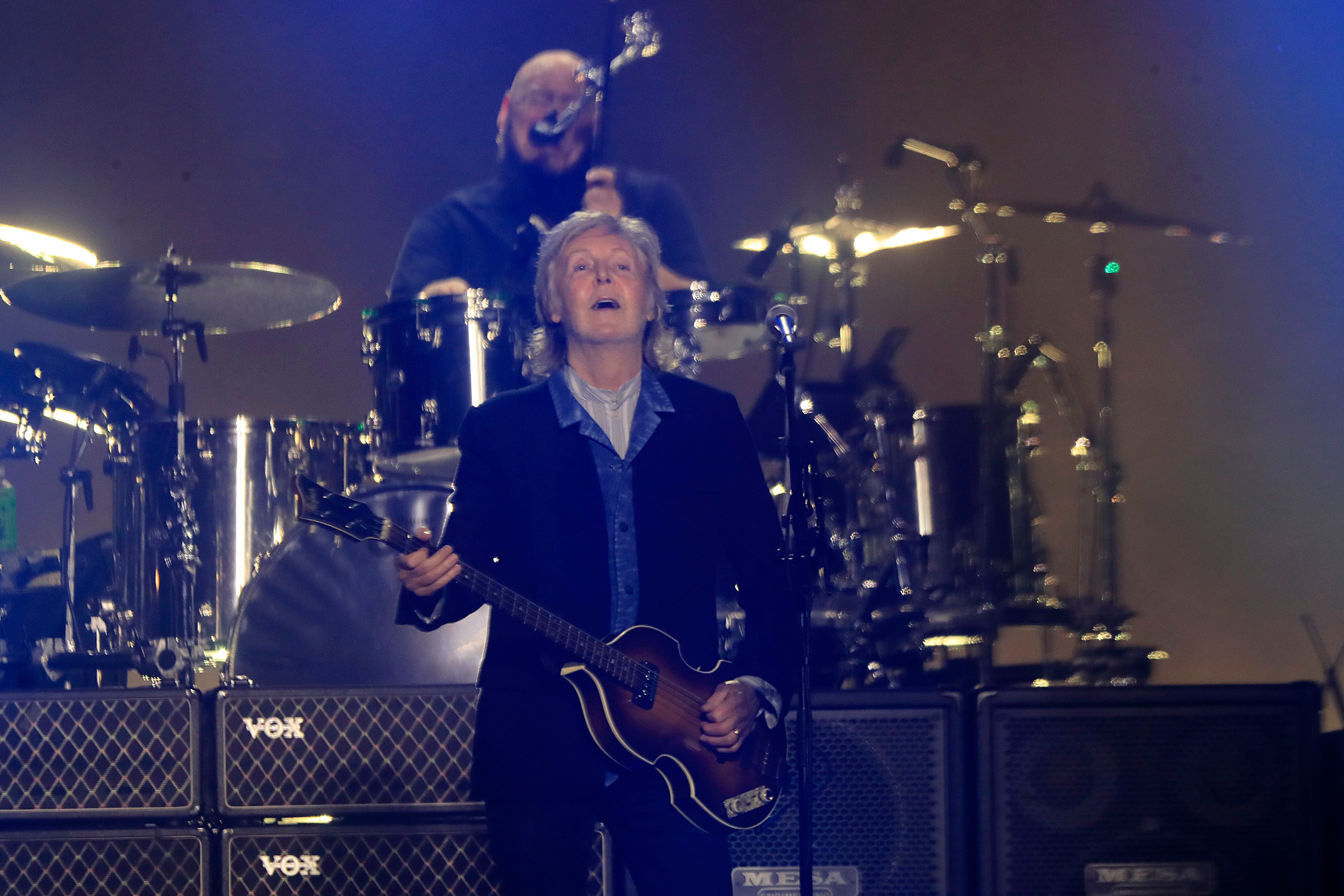 Imágenes de Karol G, Wos, Carlos Rivera, Luis Miguel, Paul McCartney, Los Temerarios, Young Miko y más artistas en concierto en Costa Rica.