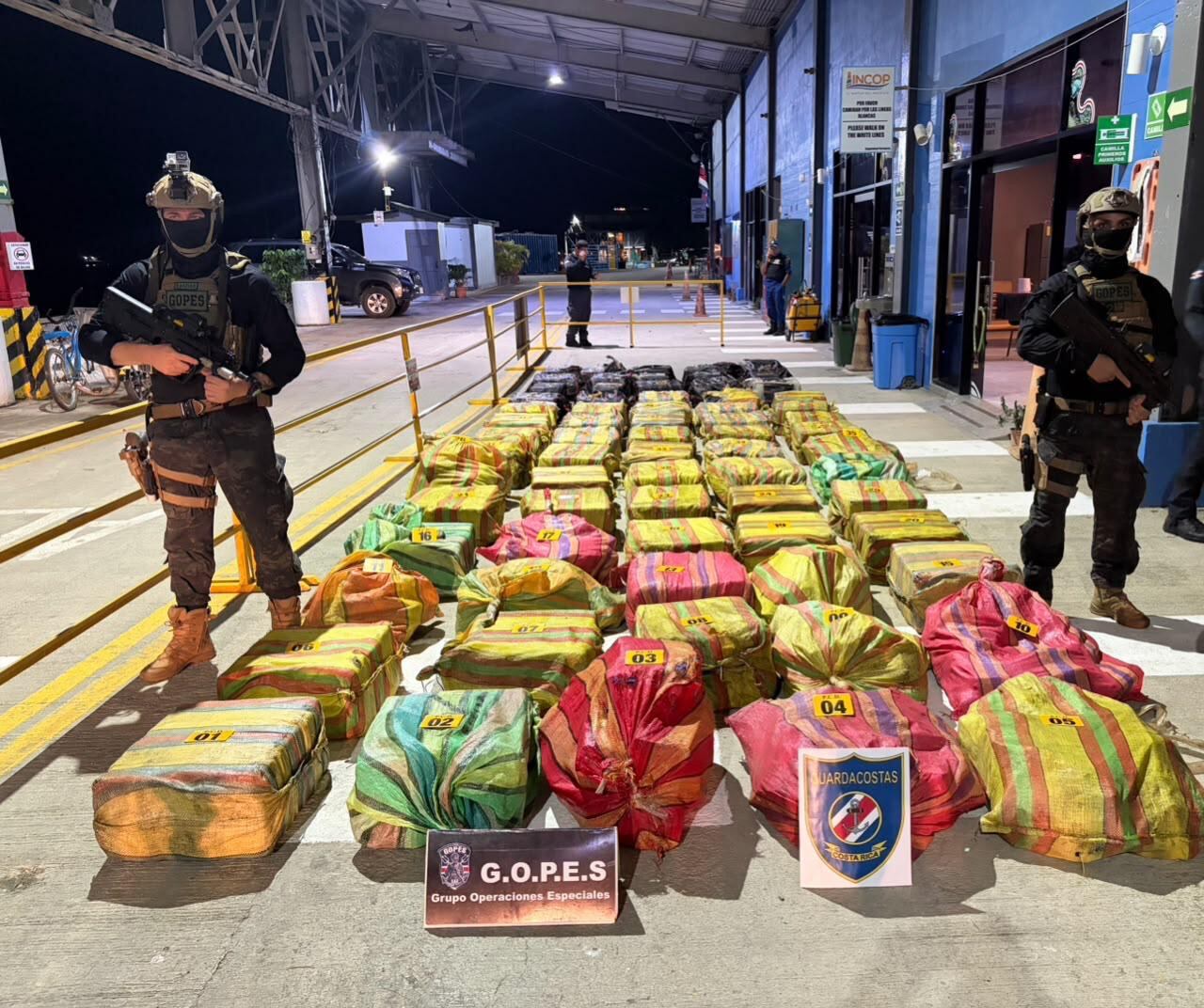 Detención de embarcación con dos toneladas de droga