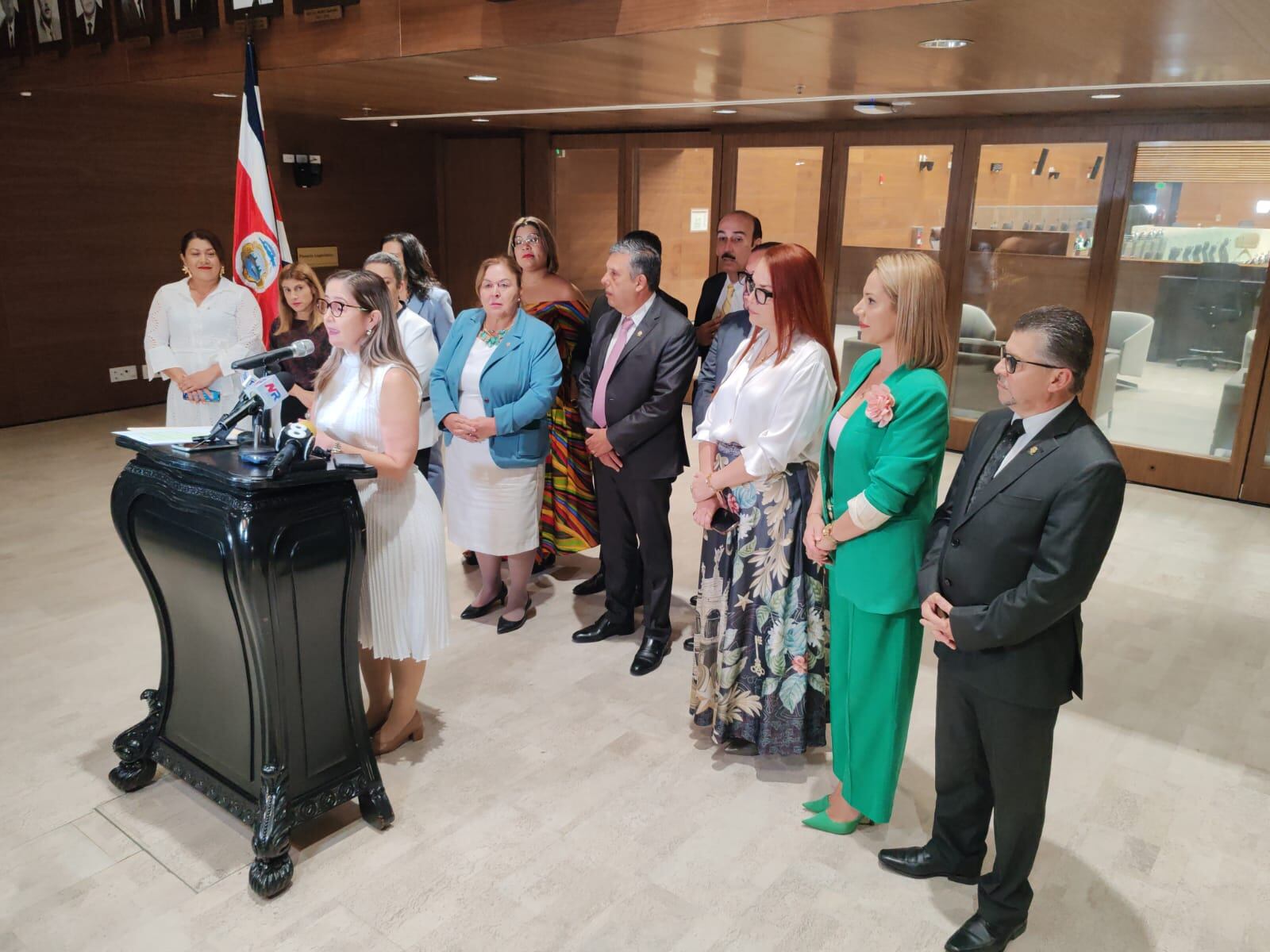 conferencia de prensa pln plan alterno a ley jaguar