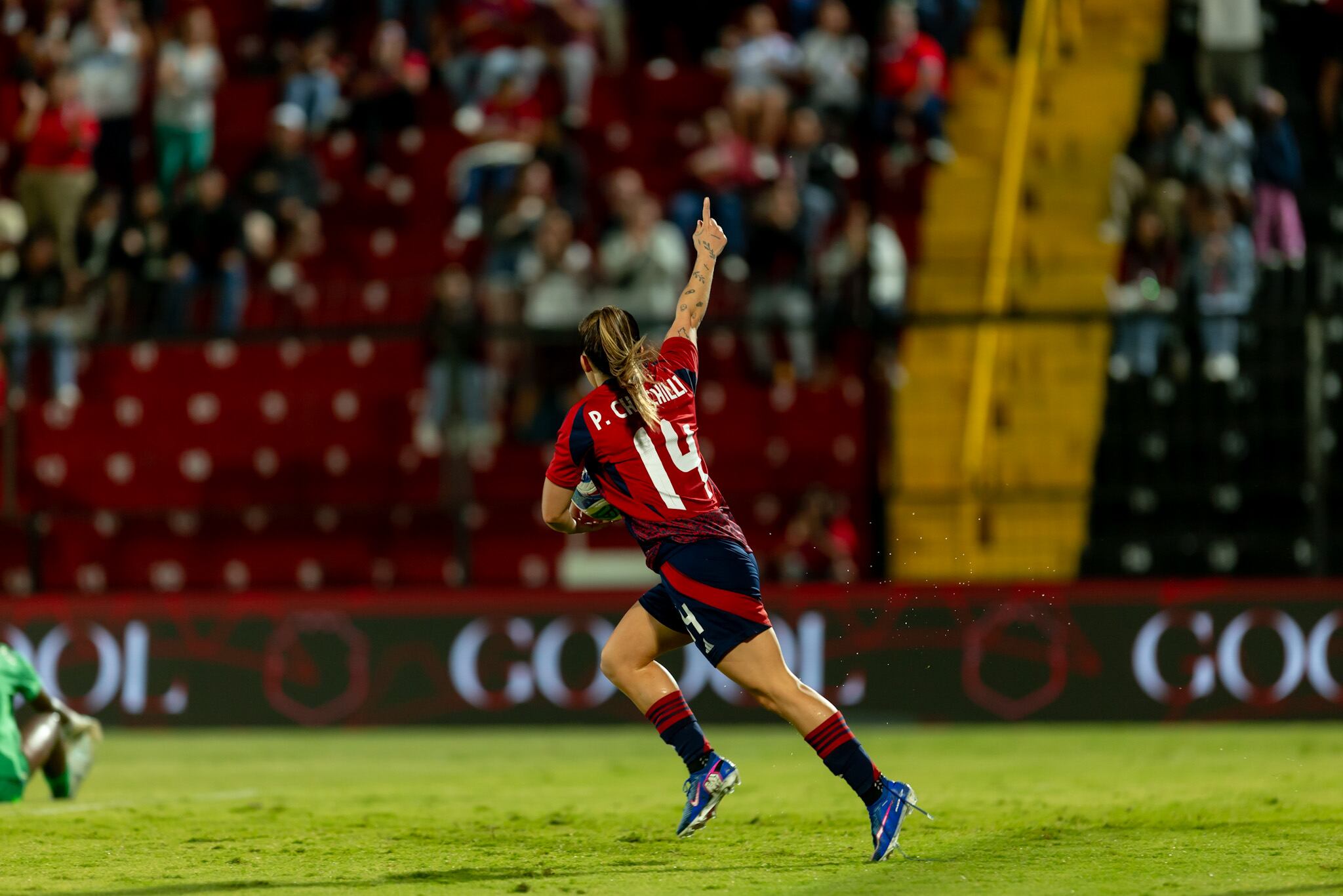 Priscila Chinchilla marcó un doblete en el partido entre Costa Rica y Brasil en el Estadio Alejandro Morera Soto.