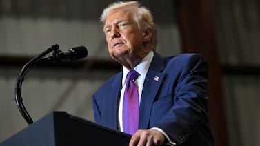 Unión Europea examina ‘atentamente’ dictamen judicial que anula política arancelaria de Trump