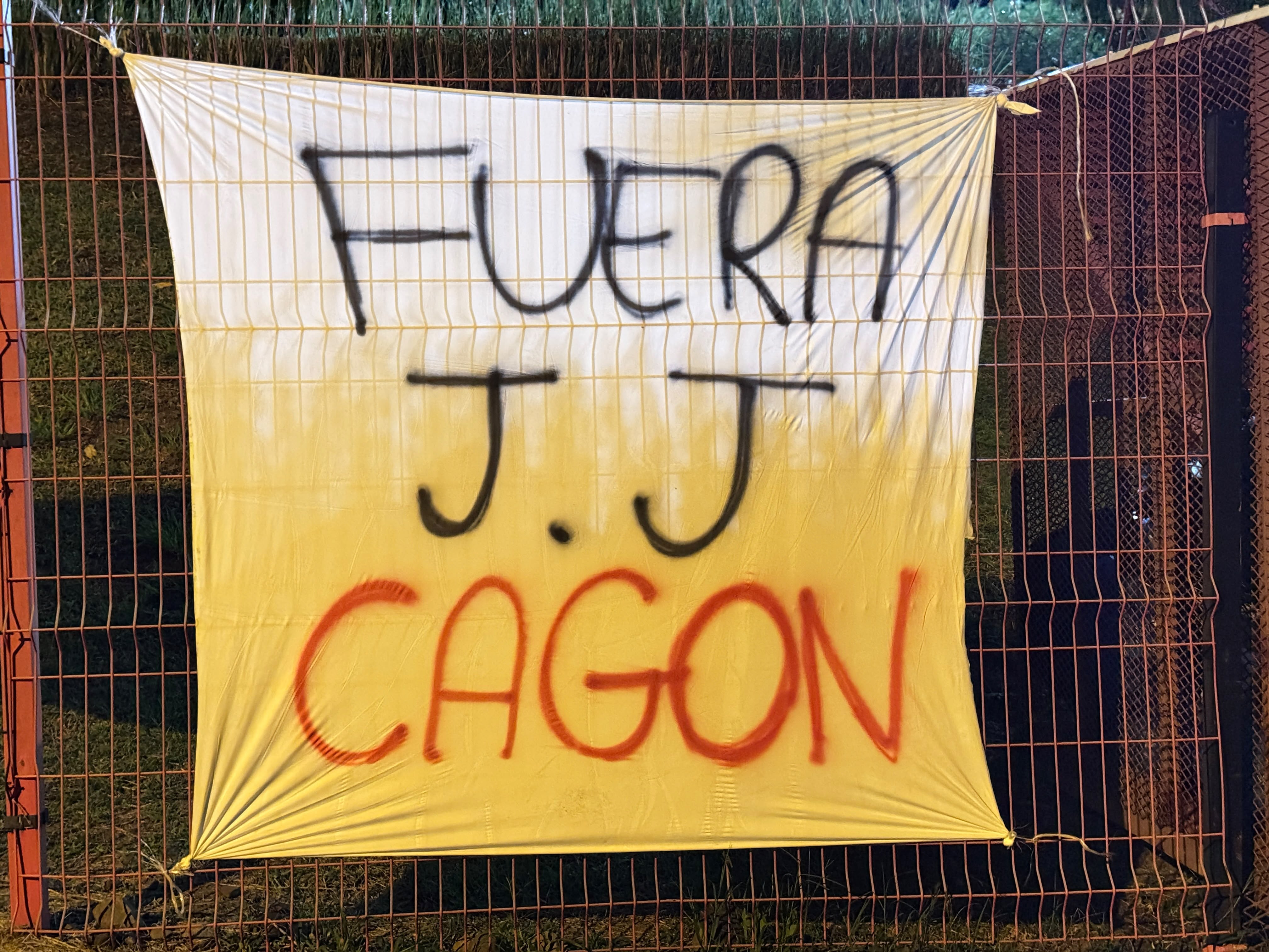 Esta es la manta que le dejaron a Joseph Joseph en el Centro de Alto Rendimiento.