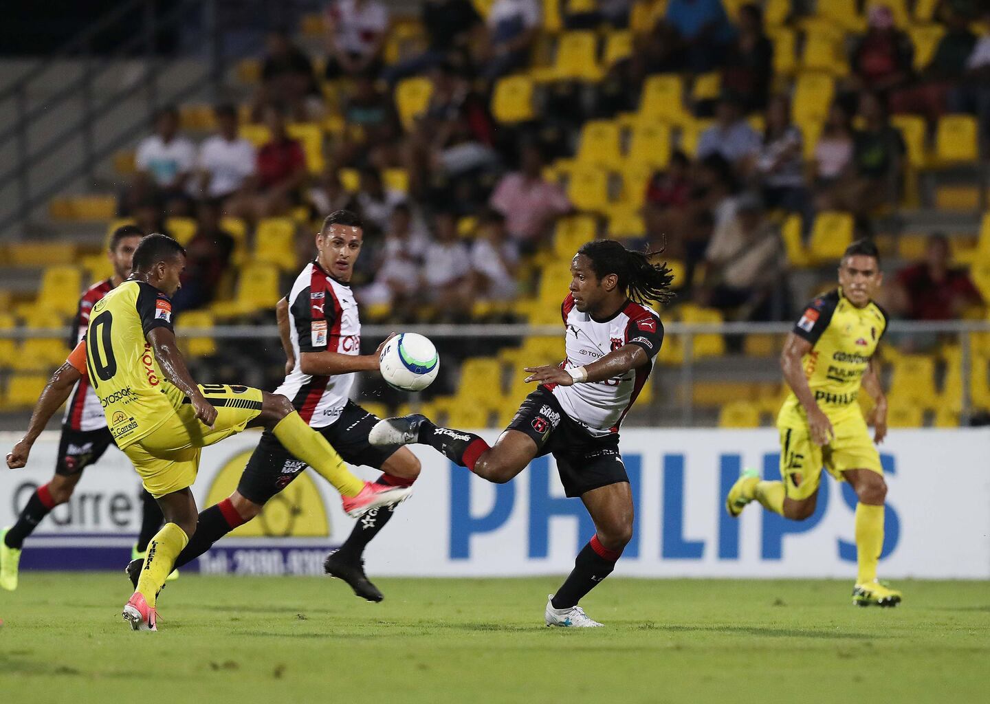 Alajuelense aprendió la lección y evitó que Liberia le robara puntos en ...