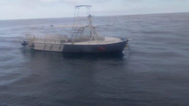 Localizan a la deriva y sin tripulantes lancha desaparecida en Guanacaste mientras continúa búsqueda de otra embarcación