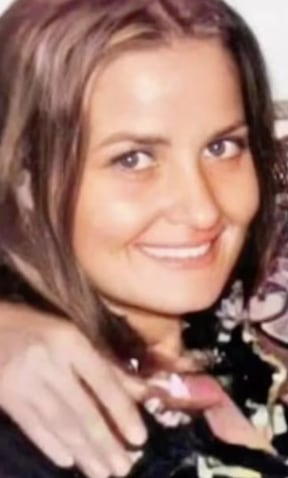 Marcela Basteri desapareció misteriosamente en agosto de 1986 cuando abordó un avión con destino a Madrid, y desde entonces su paradero permanece desconocido, generando numerosas especulaciones y teorías sobre lo sucedido.