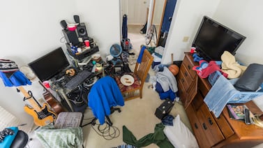 La sorprendente relación entre una casa desordenada y la infelicidad familiar