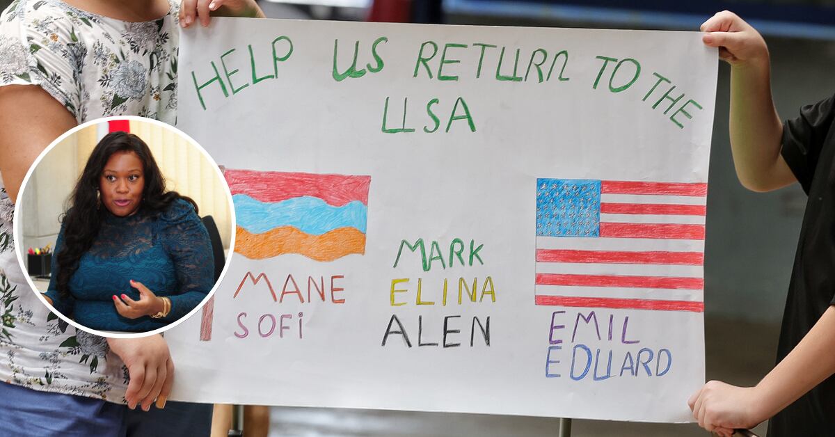 Una pancarta sostenida por migrantes deportados por Estados Unidos, que permanecen en el Catem.