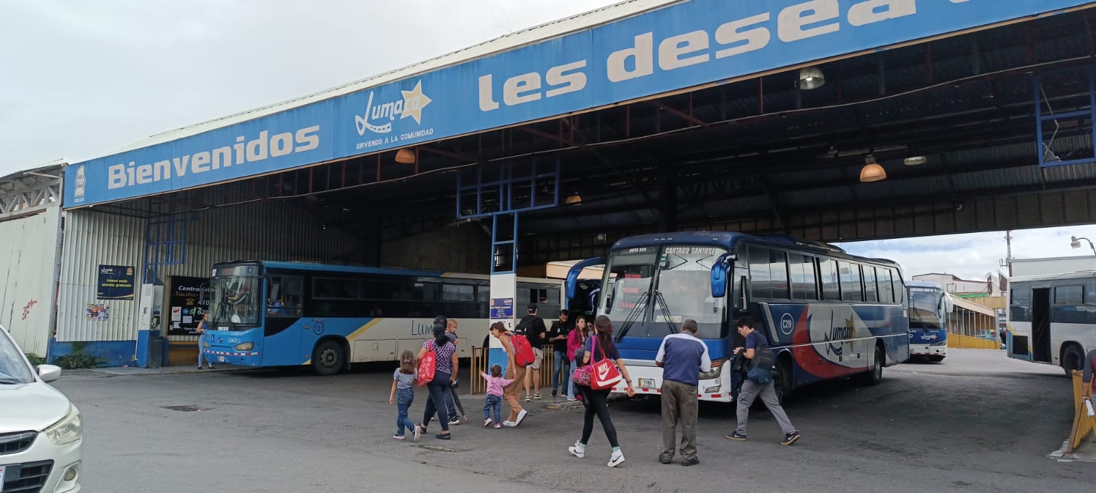 La empresa de buses Lumaca espera la autorización del CTP para ampliar su operación entre Cartago y San José. Foto: Keyna Calderón.