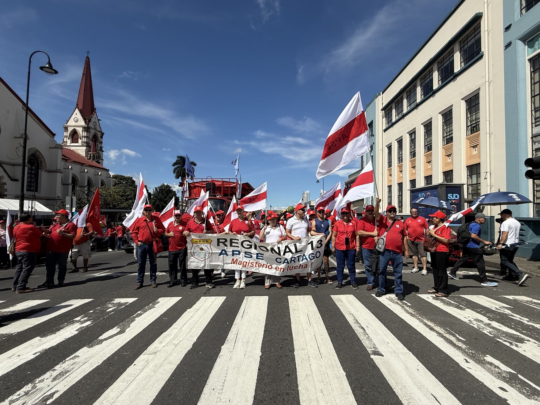 Manifestantes en la marcha en favor de la CCSS.