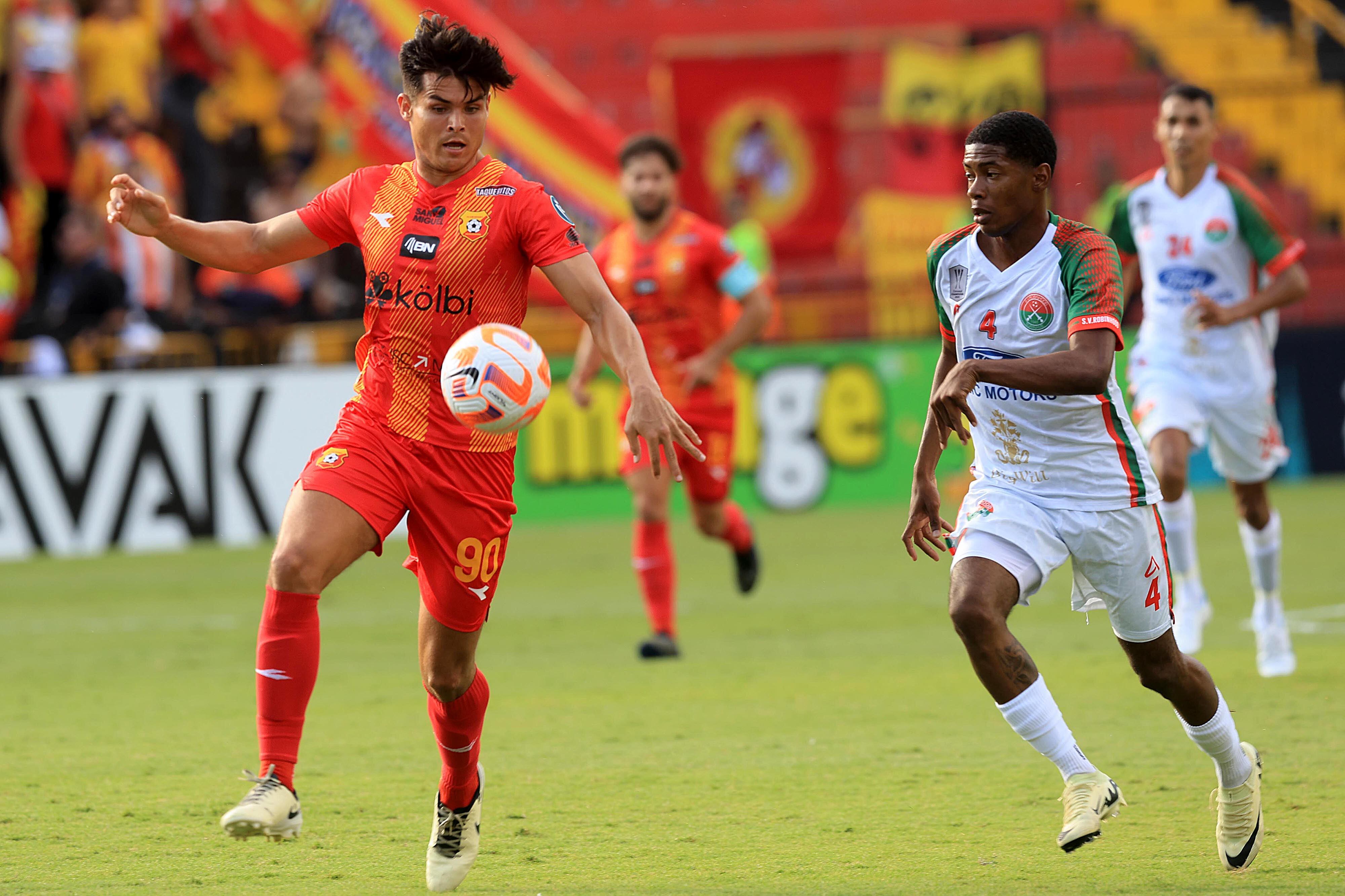05/03/2024 Estadio Morera Soto, Alajuela. El Club Sport Herediano recibió al Robinhood de Surinam, en partido de octavos de final, Copa de Campeones de Concacaf. Foto: Rafael Pacheco Granados