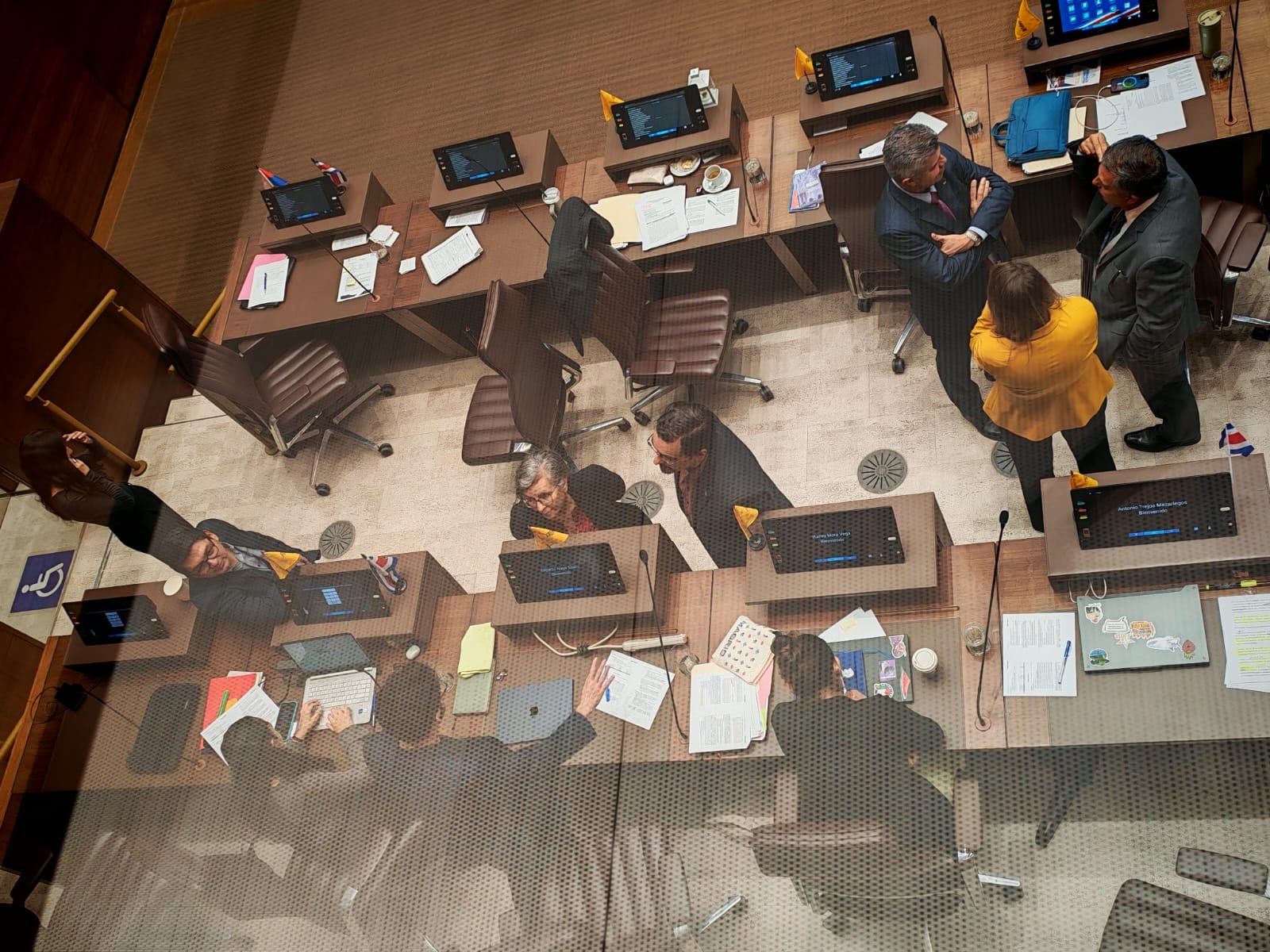 Diputados en el Plenario durante la lectura de la resolución de las permutas