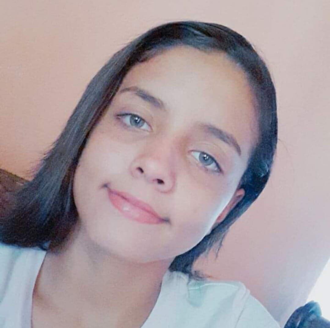 Fabiola tiene 20 años y desde pequeña es amante del fútbol. Ya la operaron de una fractura en una pierna, pero requiere otras en la cabeza. Foto: Cortesía familia.