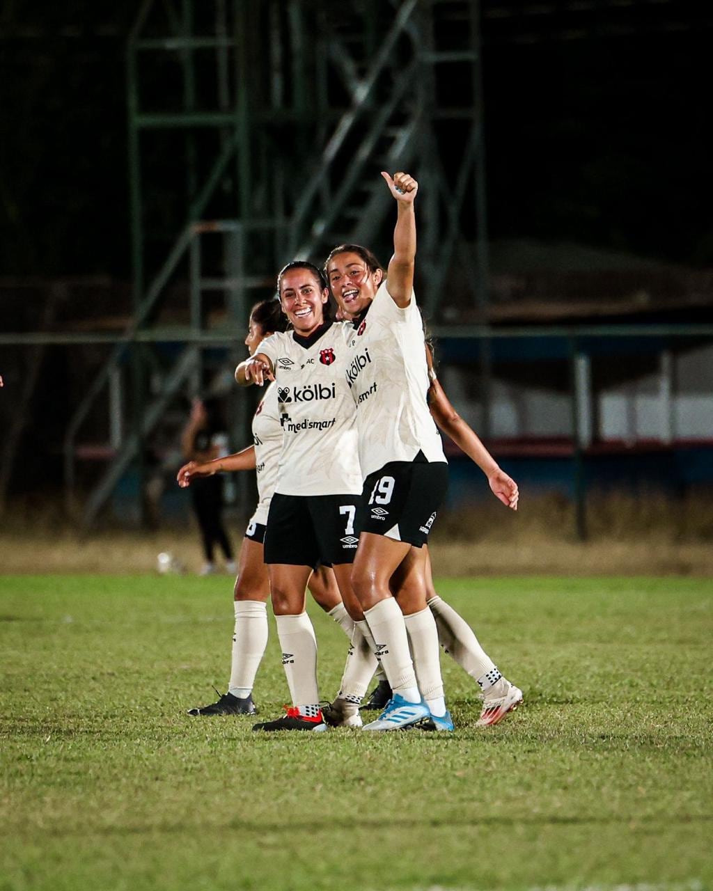 Entre Viviana Chinchilla y Ángela Mesén marcaron cinco de los nueve goles que Liga Deportiva Alajuelense convirtió ante Chorotega en Nicoya.