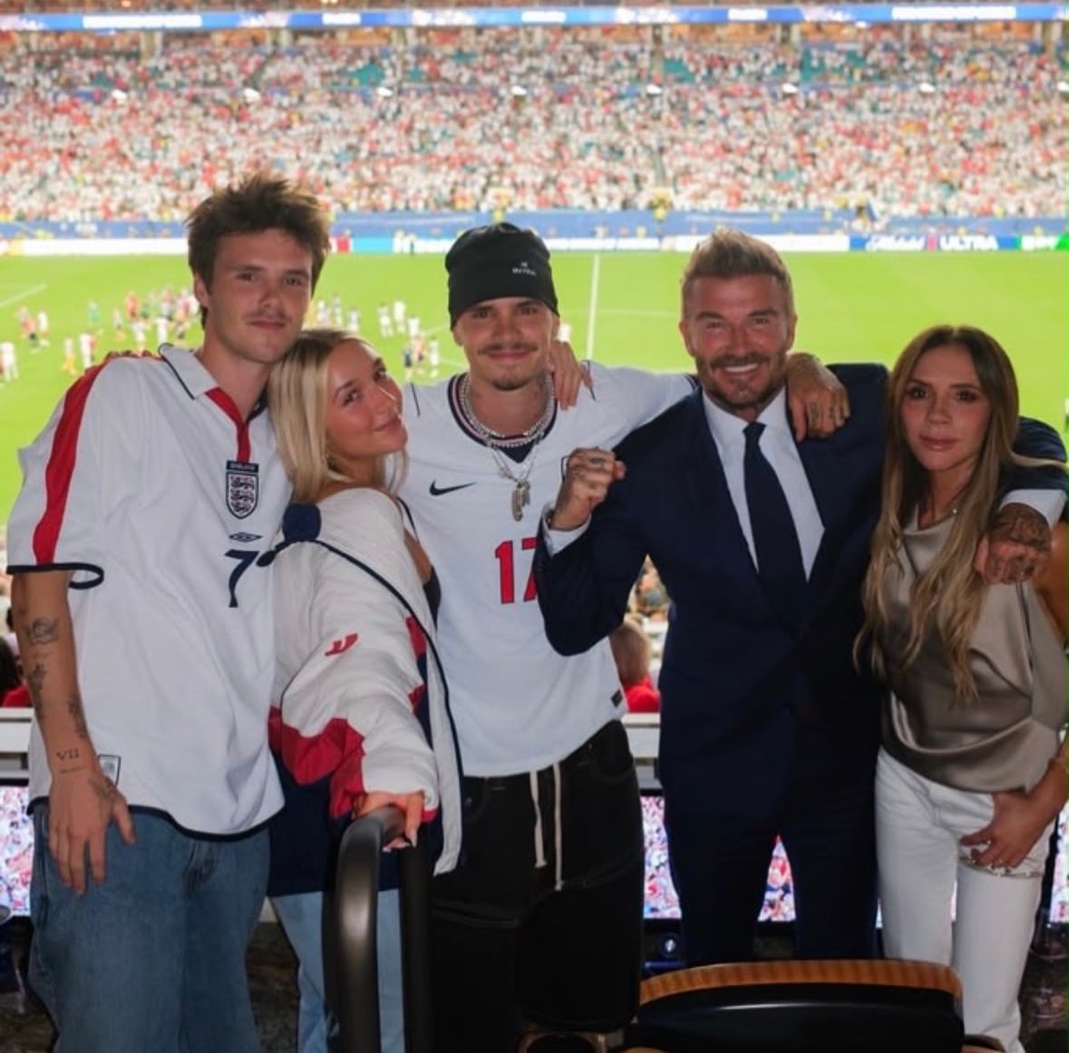 David Beckham publicó esta fotografía en su Instagram, celebrando con su familia el triunfo de Inglaterra ante Noruega, en el Mundial 2026.